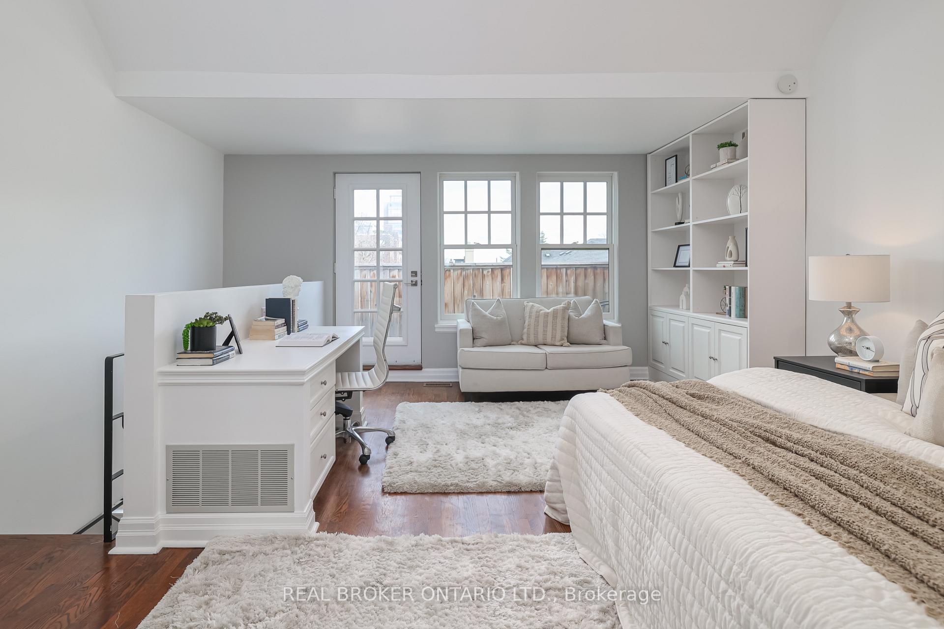 2 Bedrooms Condo at 195 Poplar Plains, Toronto For sale