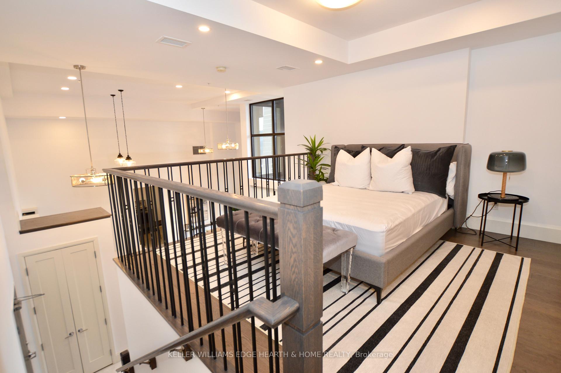 2 Bedrooms Condo at 112 King,  Hamilton For sale
