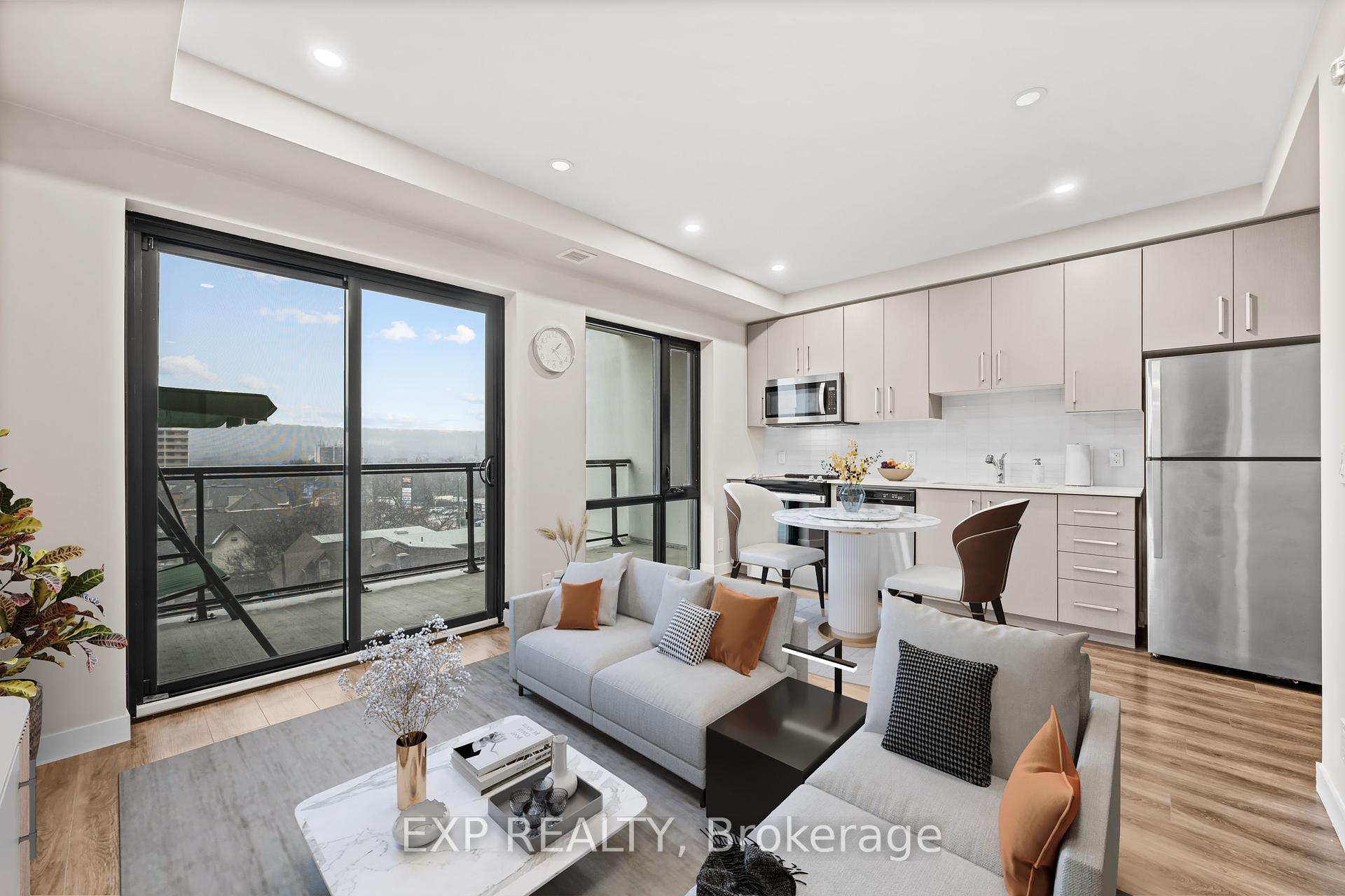 2 Bedrooms Condo at 15 Queen, Hamilton For sale