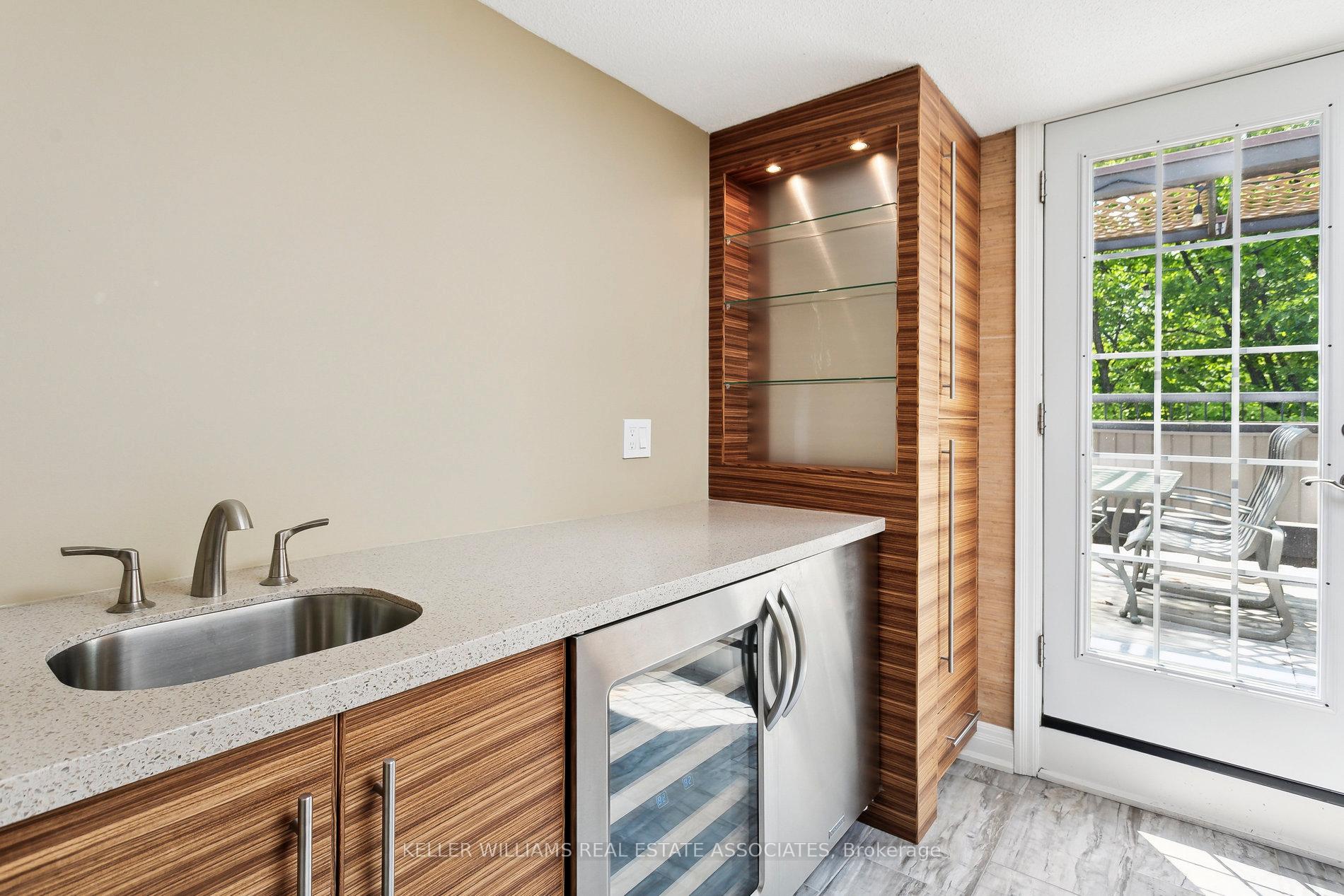 3 Bedrooms Condo at 1250 Marlborough, Oakville For sale