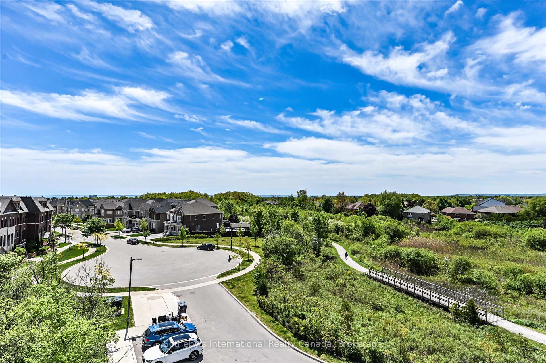 2 Bedrooms Condo at 2199 Lillykin, Oakville For sale