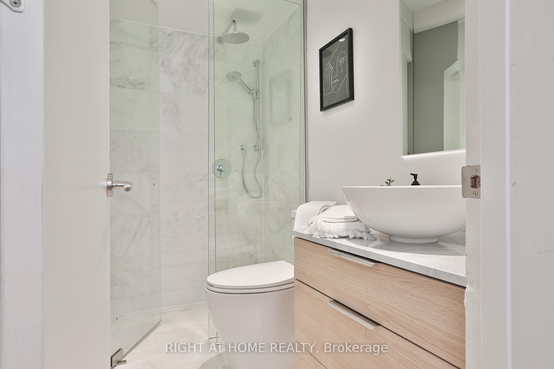 2 Bedrooms Condo at 225 Brunswick, Toronto For sale