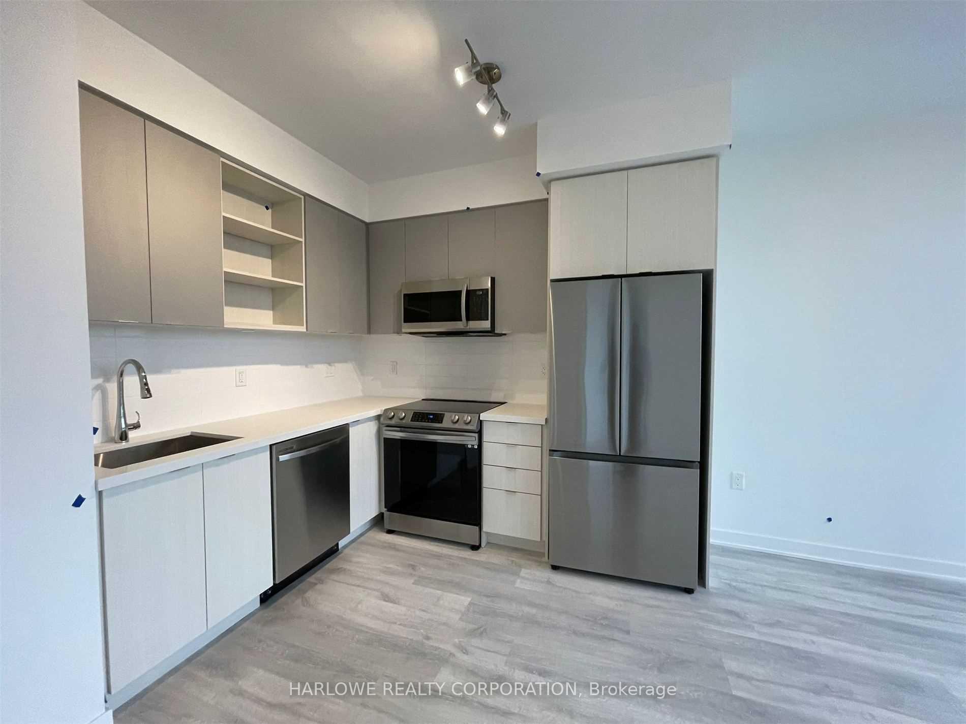 2 Bedrooms Condo at 4655 Metcalfe,  Mississauga For sale
