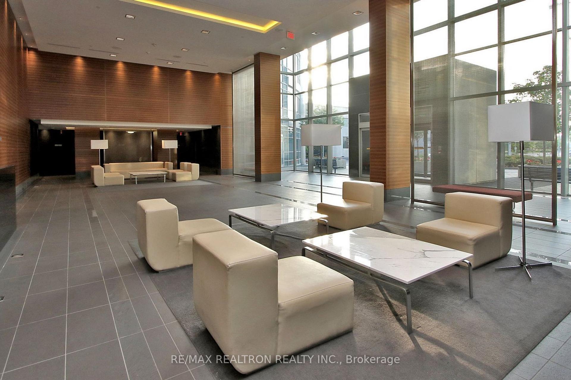 2 Bedrooms Condo at 125 Village Green, Toronto For sale