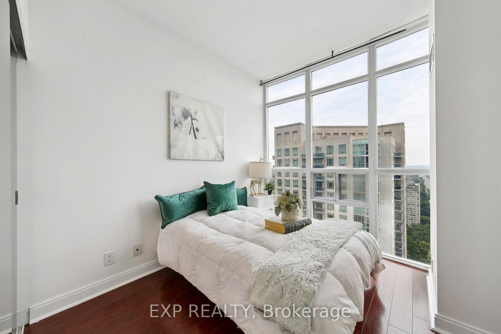 2 Bedrooms Condo at 70 Absolute, Mississauga For sale