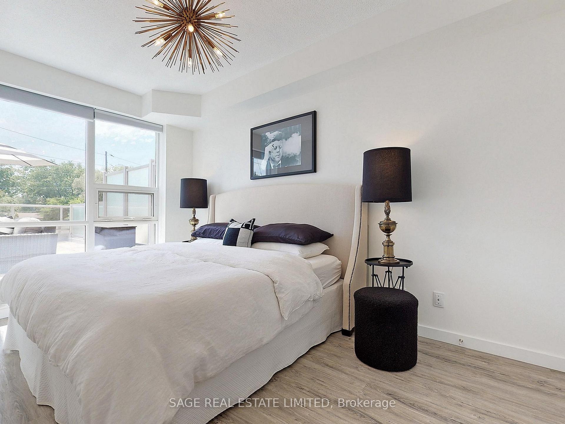 2 Bedrooms Condo at 551 Maple, Burlington For sale