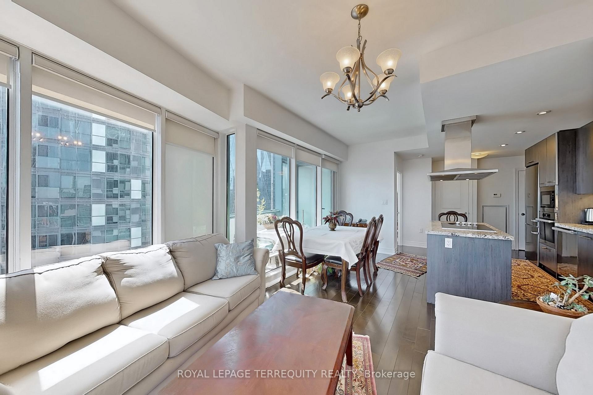 2 Bedrooms Condo at 8 The Esplanade, Toronto For sale