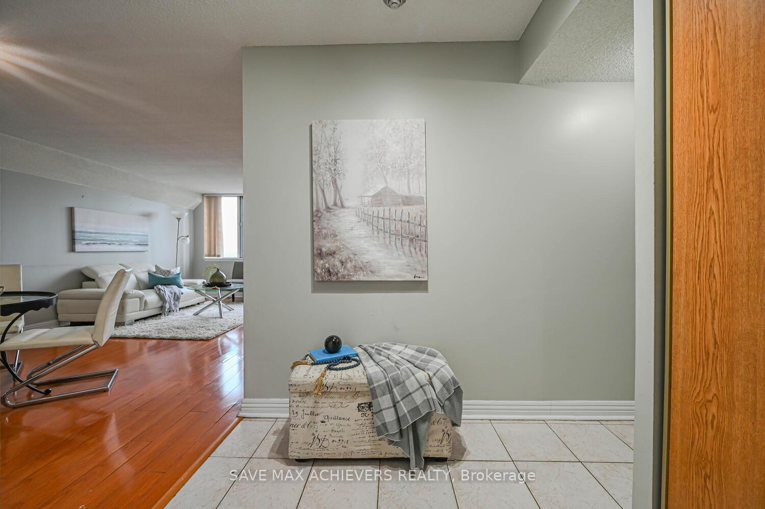 3 Bedrooms Condo at 21 Markbrook, Toronto For sale
