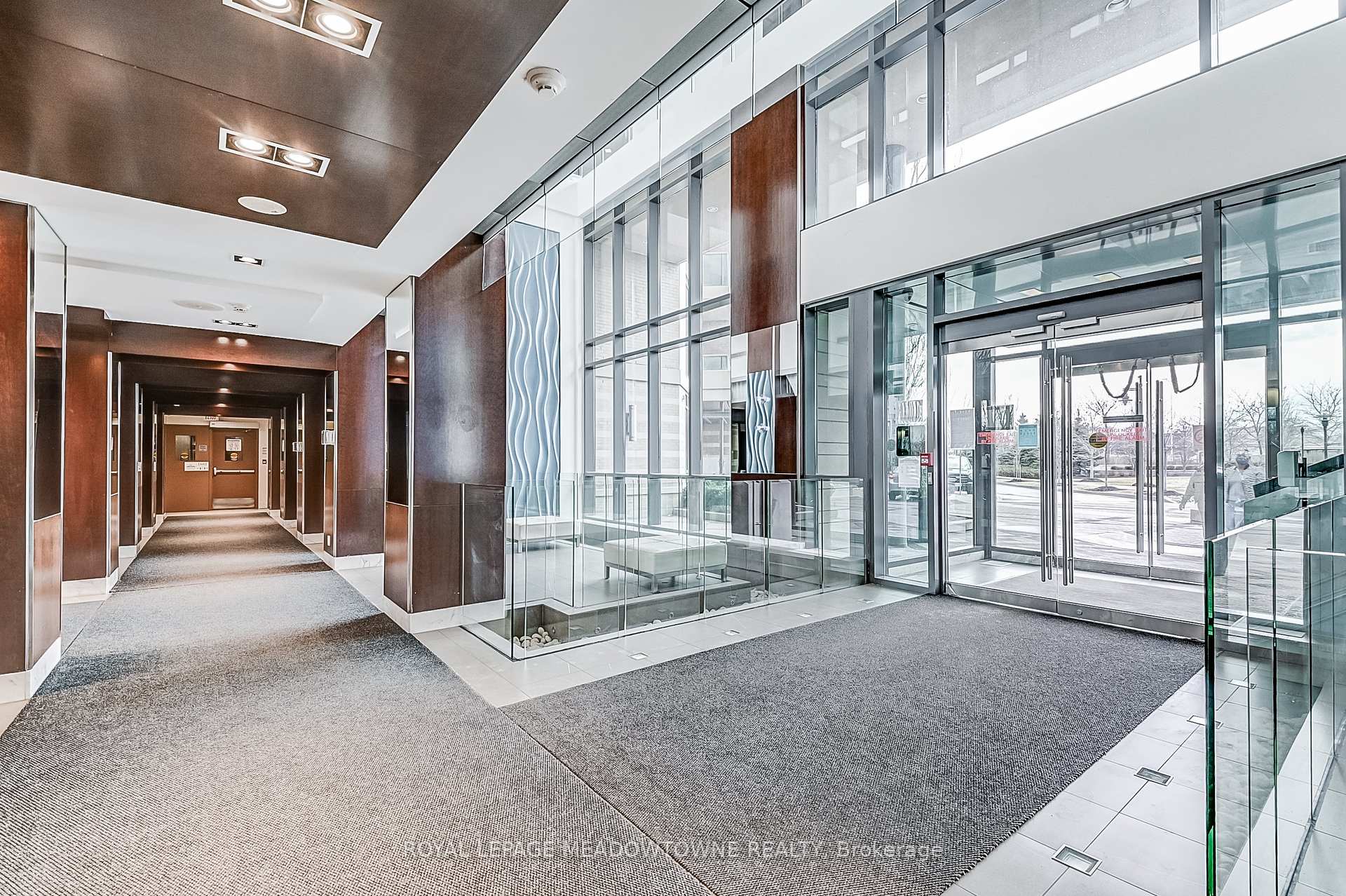 2 Bedrooms Condo at 225 Sherway Gardens, Toronto For sale
