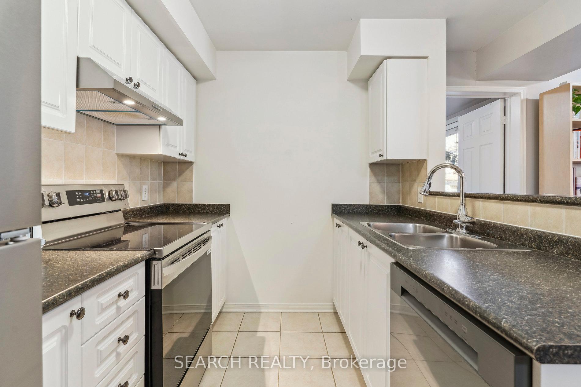 2 Bedrooms Condo at 4975 Southampton, Mississauga For sale