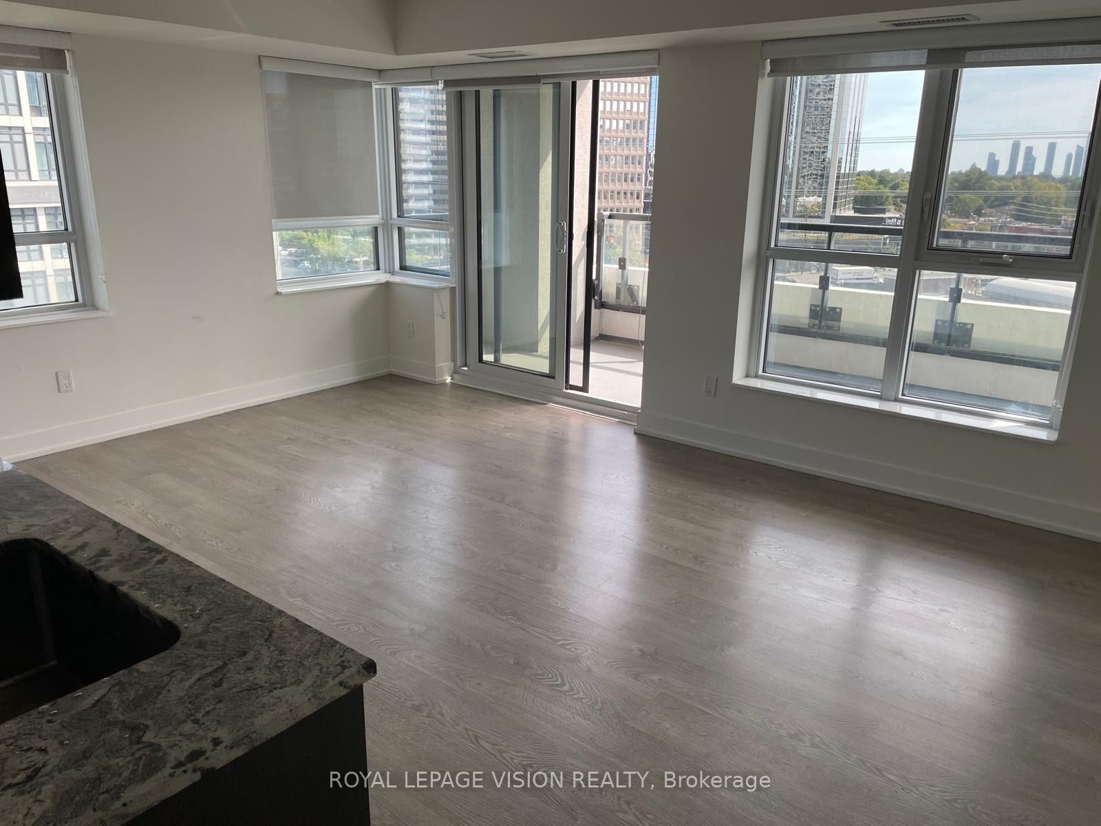 9 Mabelle Avenue, #722