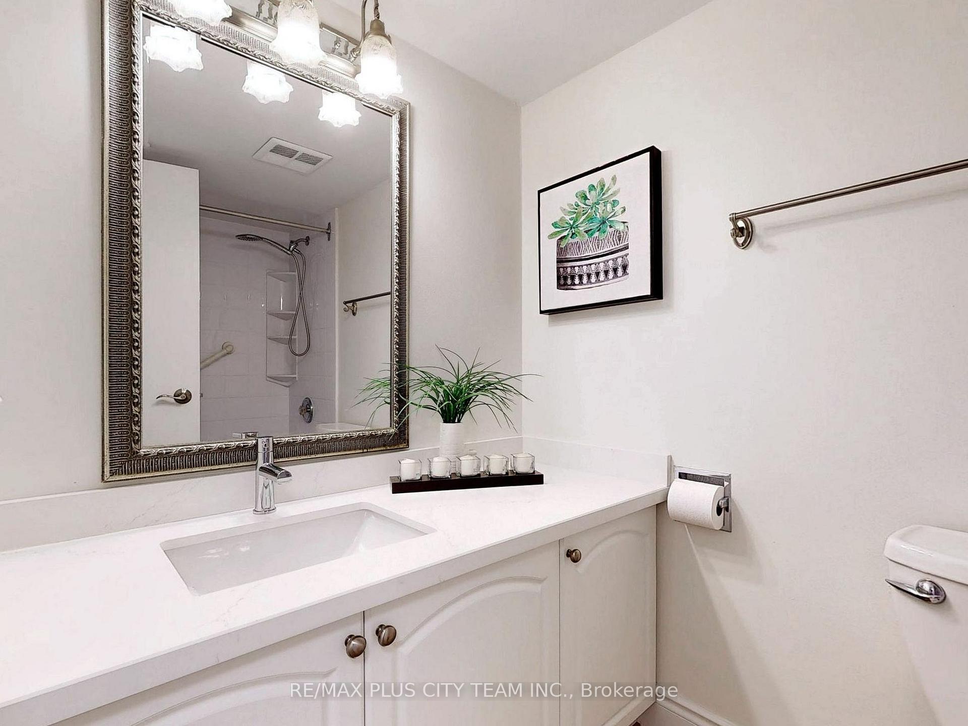 3 Bedrooms Condo at 6500 Montevideo,  Mississauga For sale