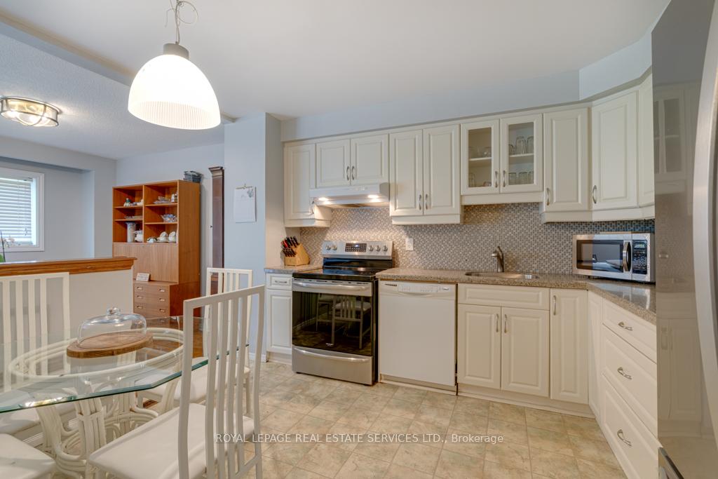 4 Bedrooms Condo at 584 Forestwood, Burlington For sale