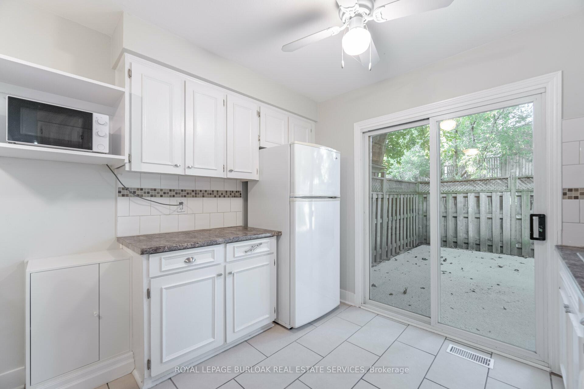 2 Bedrooms Condo at 1116 Homewood, Burlington For sale
