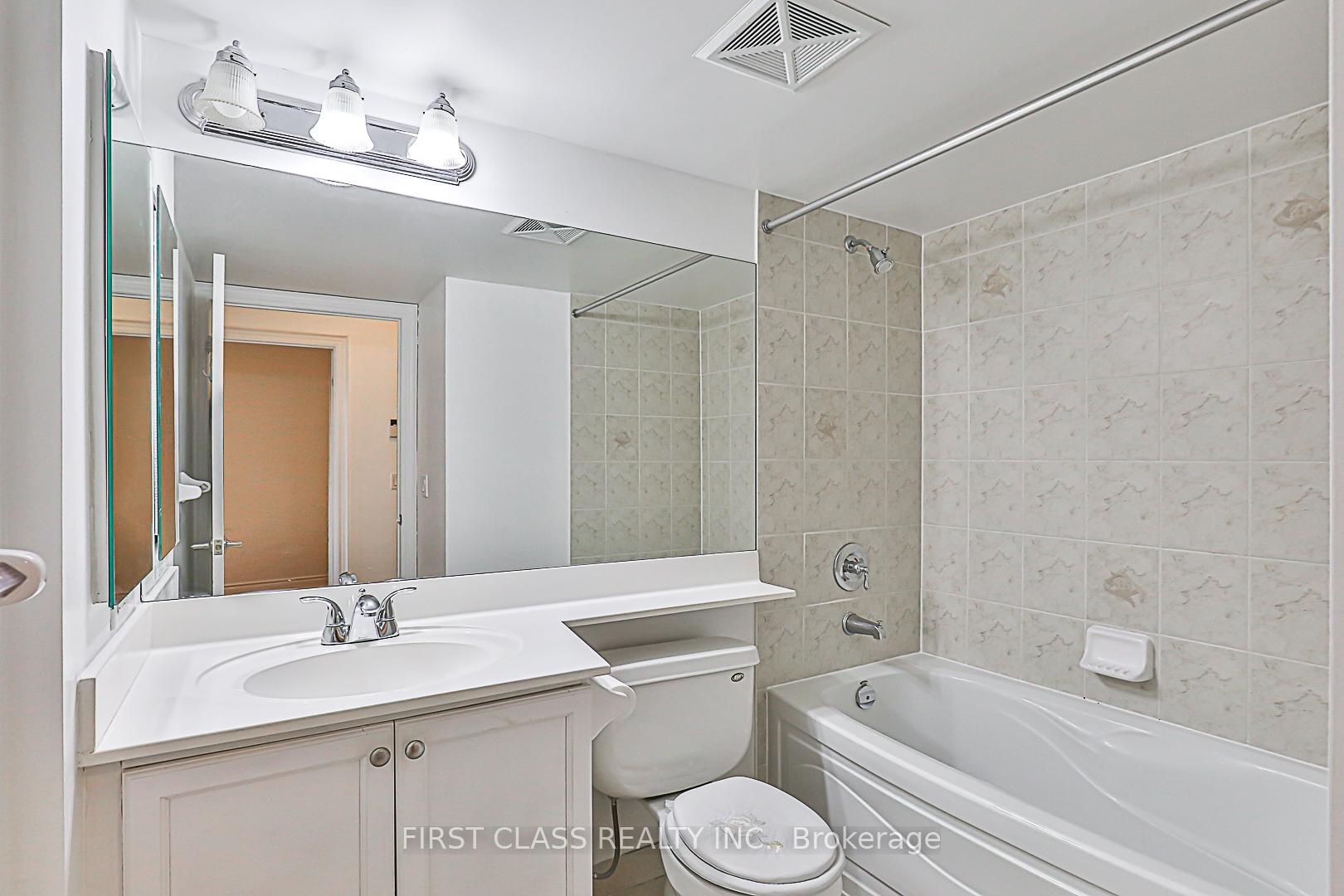2 Bedrooms Condo at 15 Greenview,  Toronto For sale