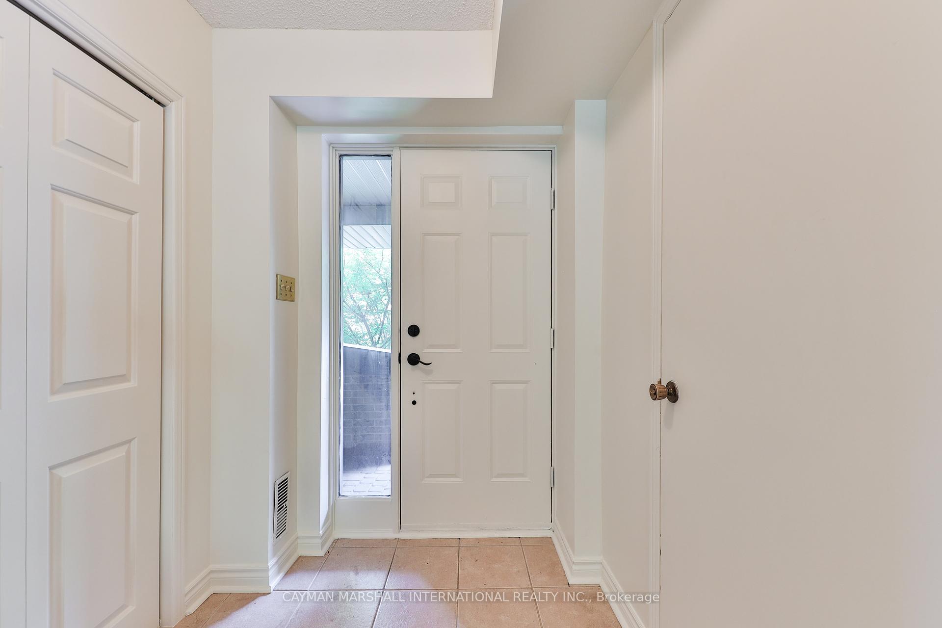 3 Bedrooms Condo at 1160 Walden, Mississauga For sale