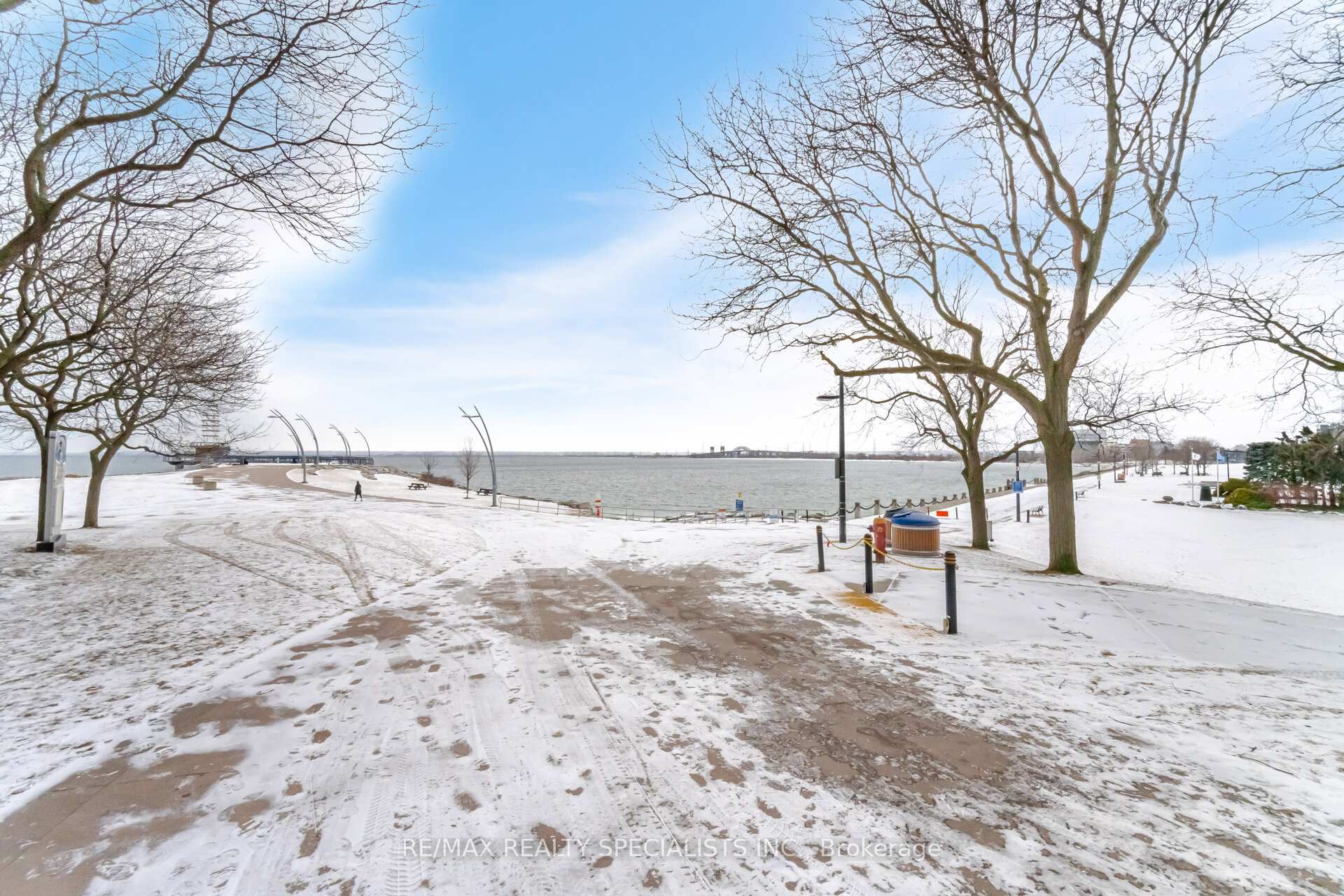 3 Bedrooms Condo at 1477 Lakeshore,  Burlington For sale