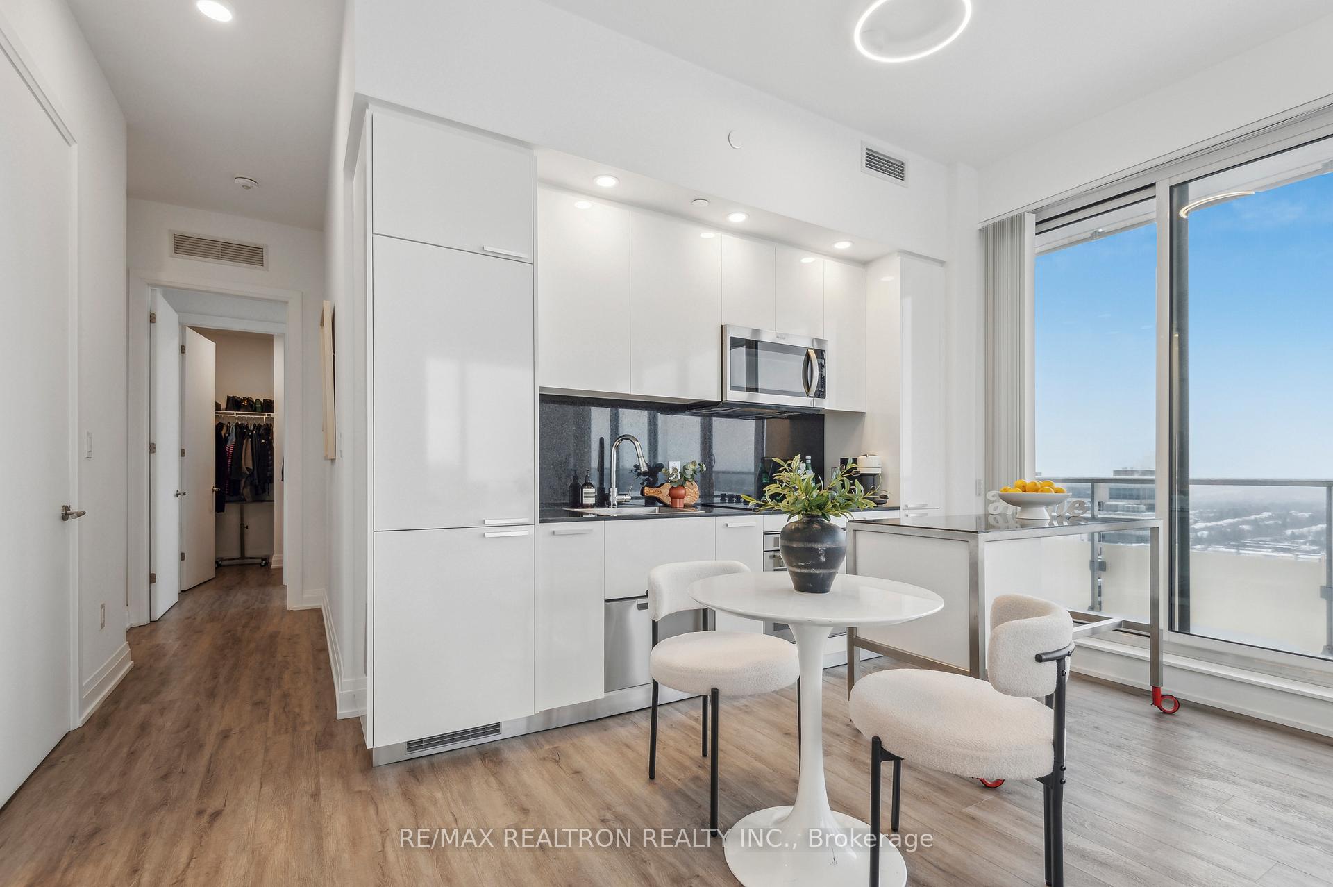 2 Bedrooms Condo at 75 Canterbury, Toronto For sale