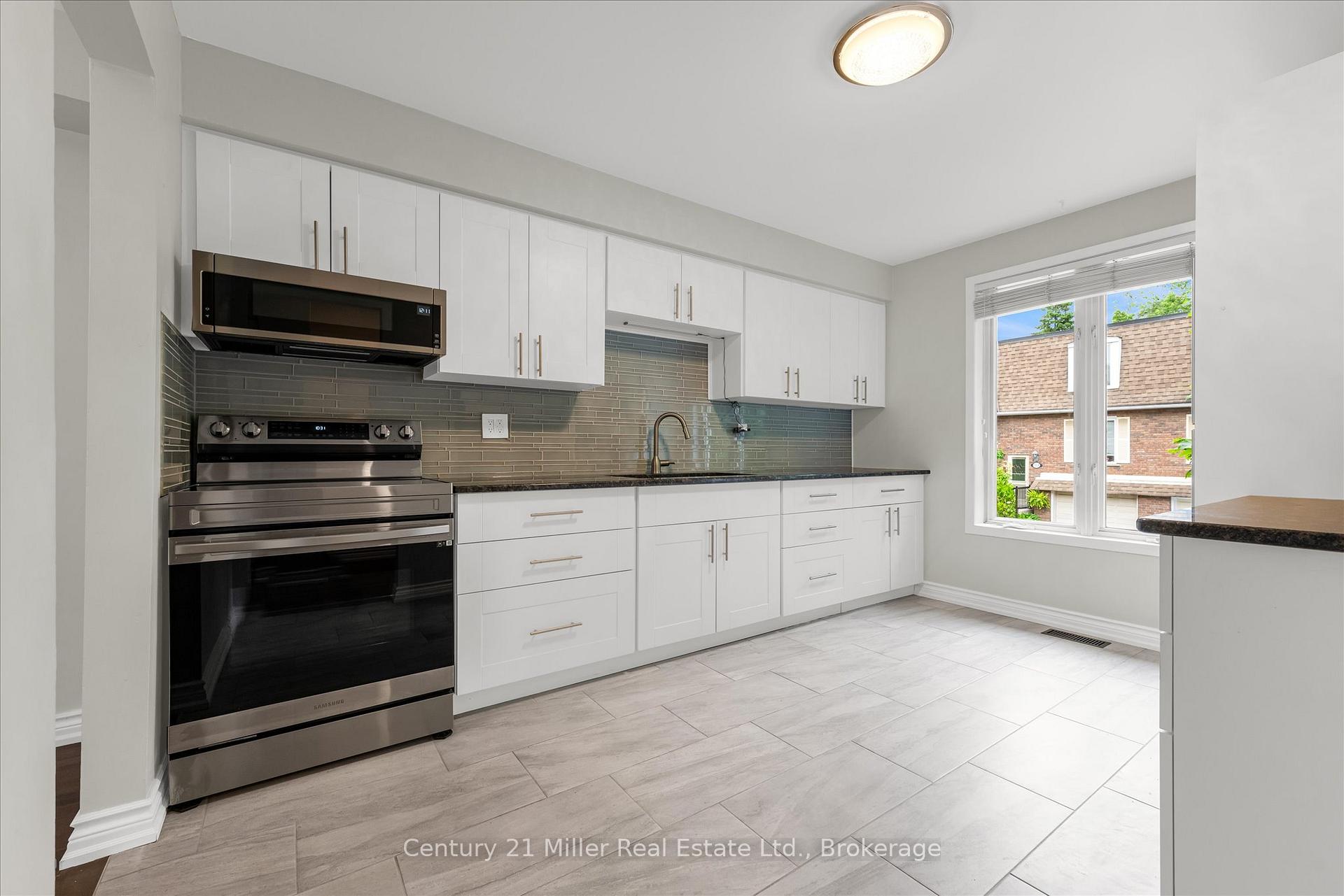 3 Bedrooms Condo at 1531 Westminster, Burlington For sale
