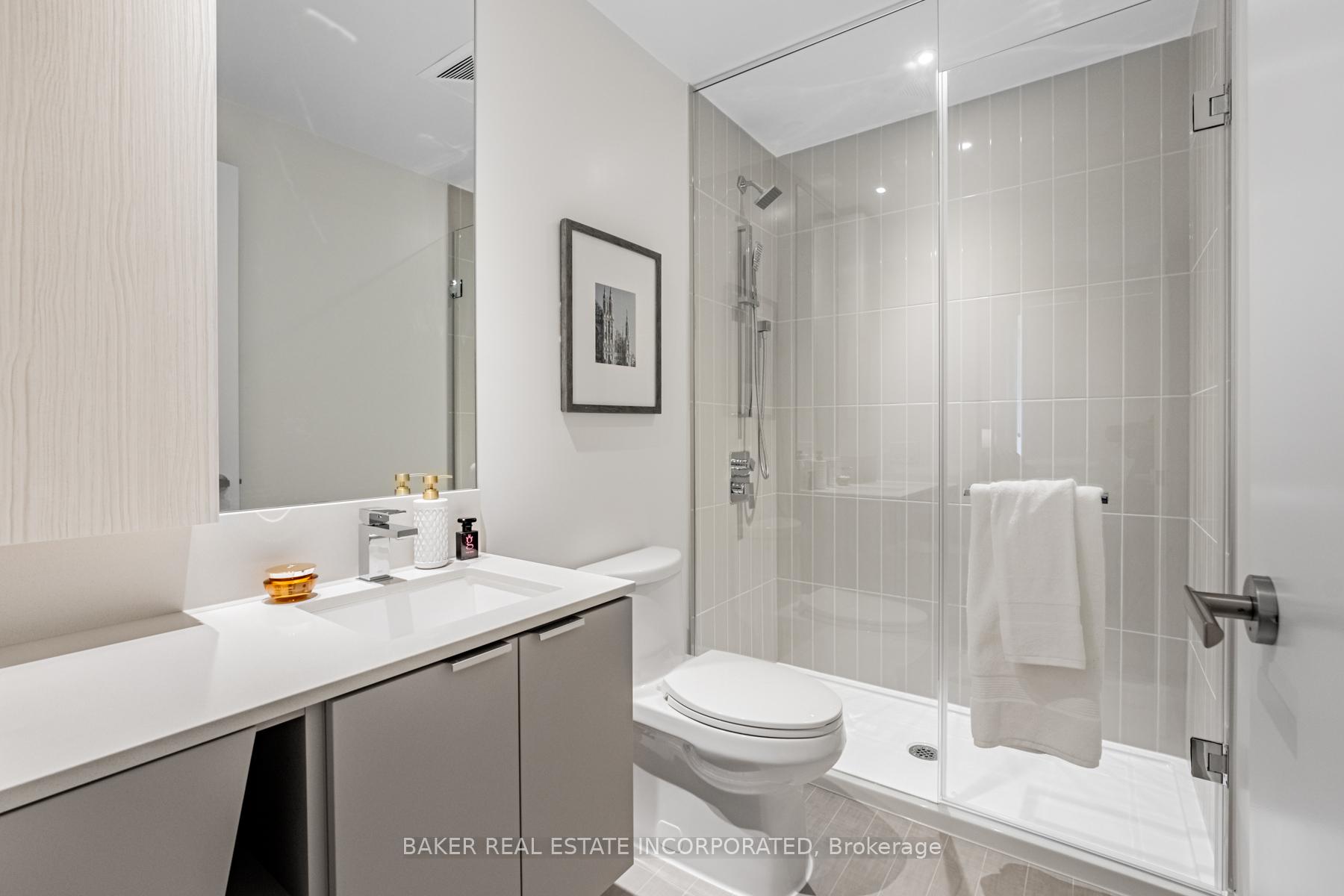 4 Bedrooms Condo at 3883 Quartz,  Mississauga For sale