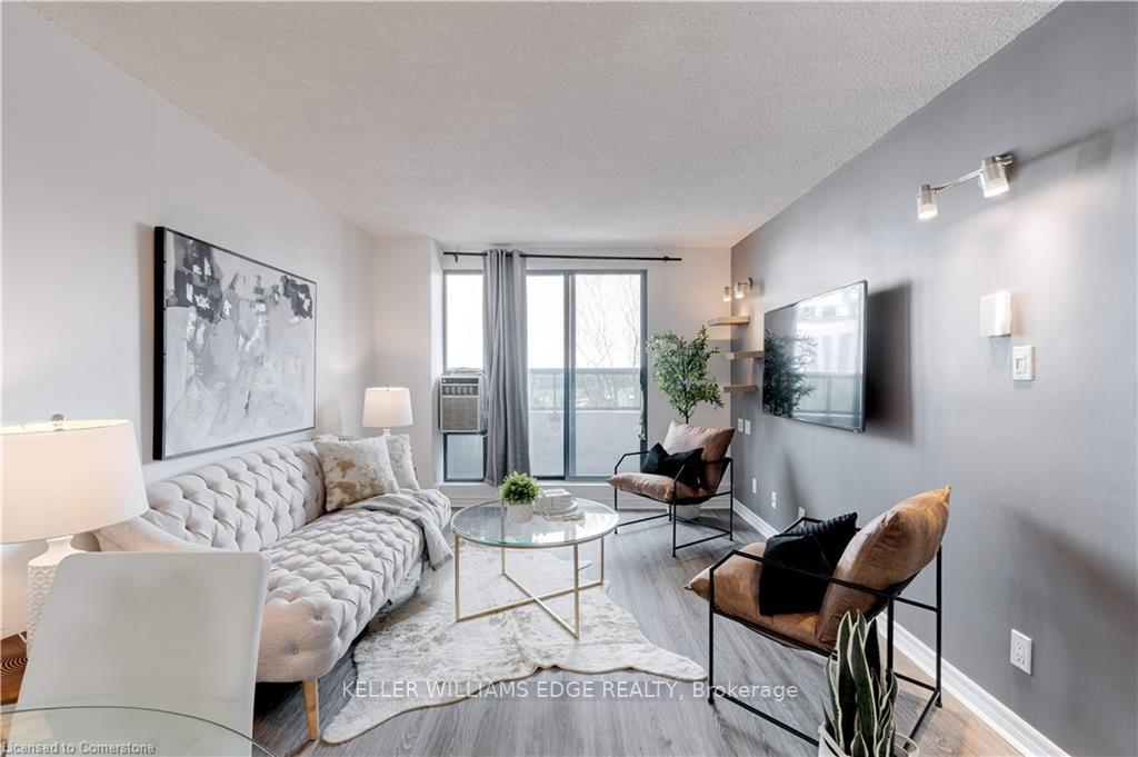2 Bedrooms Condo at 175 Hunter, Hamilton For sale