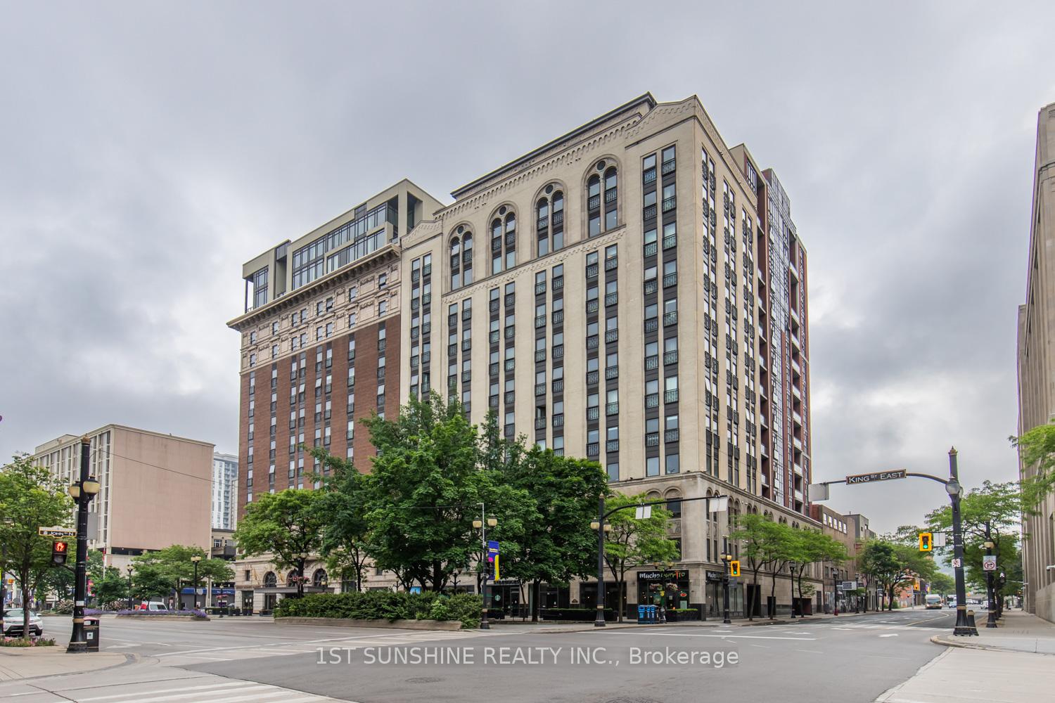 2 Bedrooms Condo at 112 King, Hamilton For sale