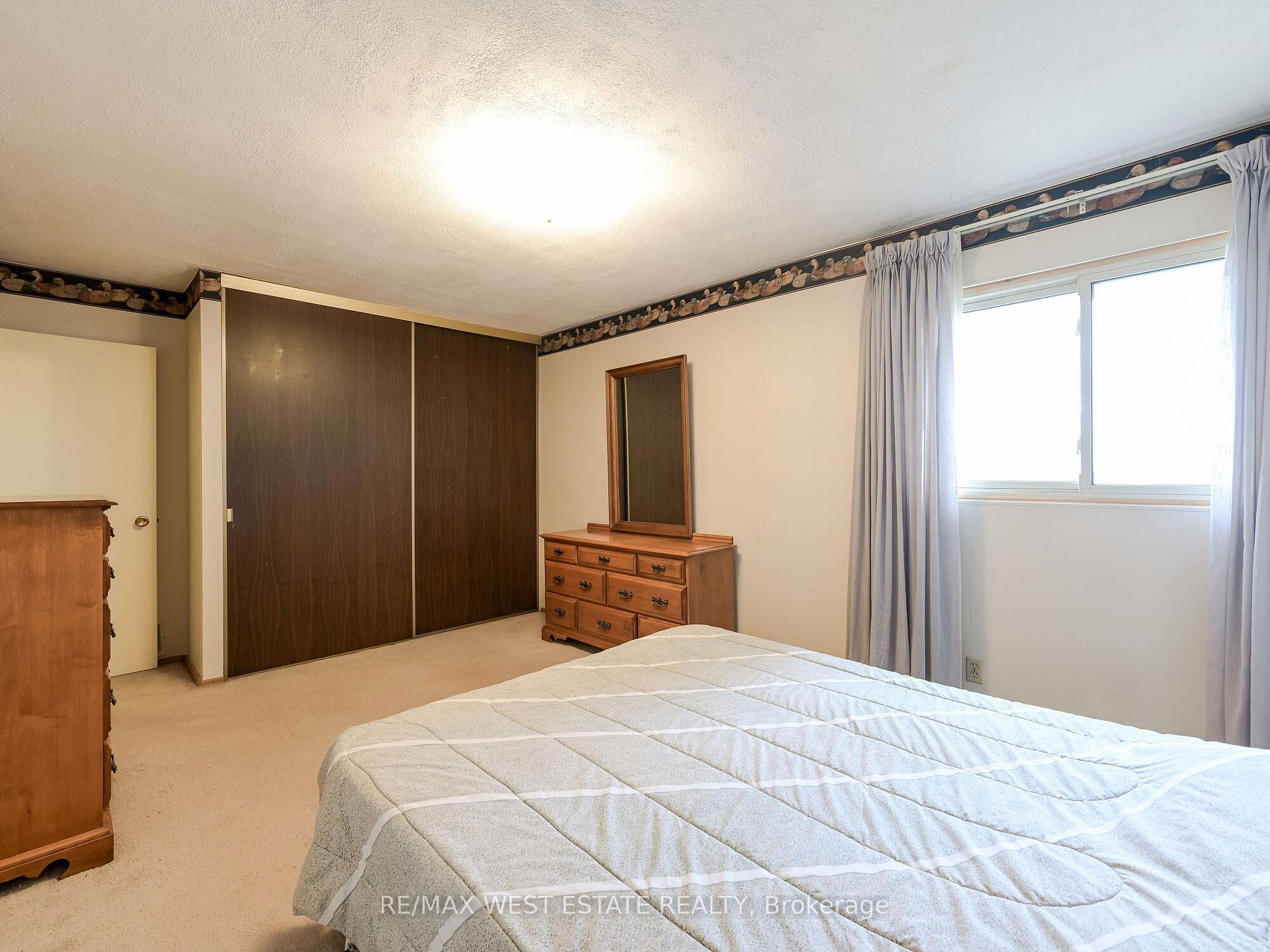 4 Bedrooms Condo at 3665 Flamewood,  Mississauga For sale