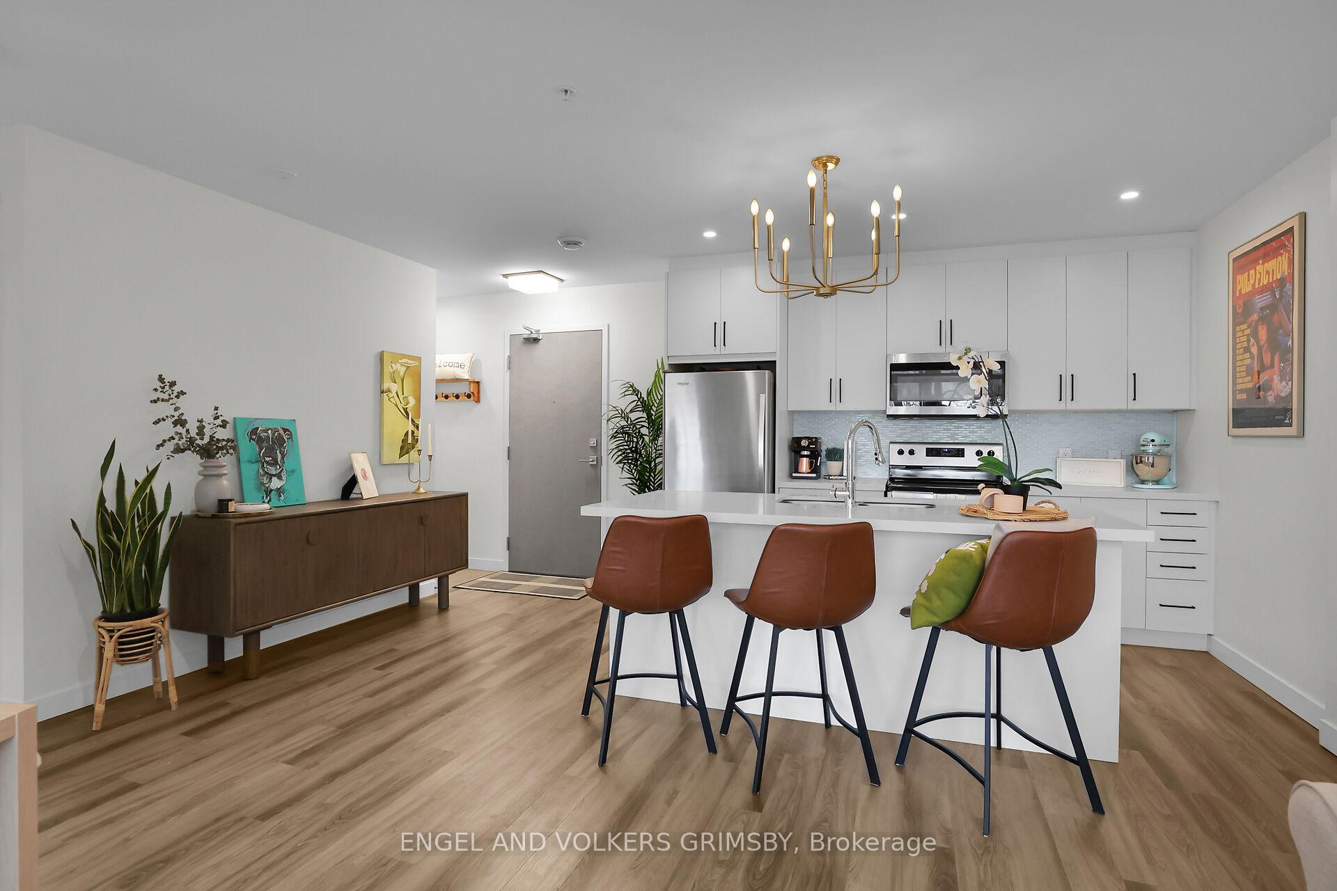 2 Bedrooms Condo at 479 Charlton,  Hamilton For sale