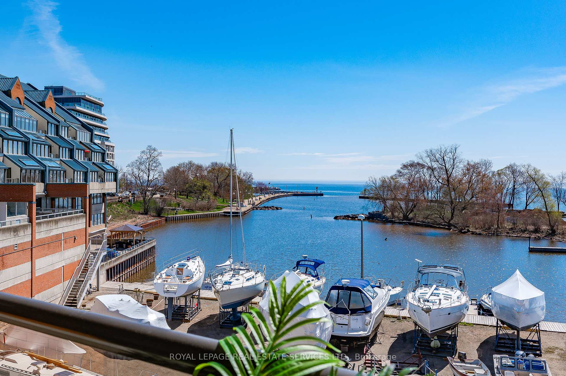 2 Bedrooms Condo at 102 Bronte,  Oakville For sale