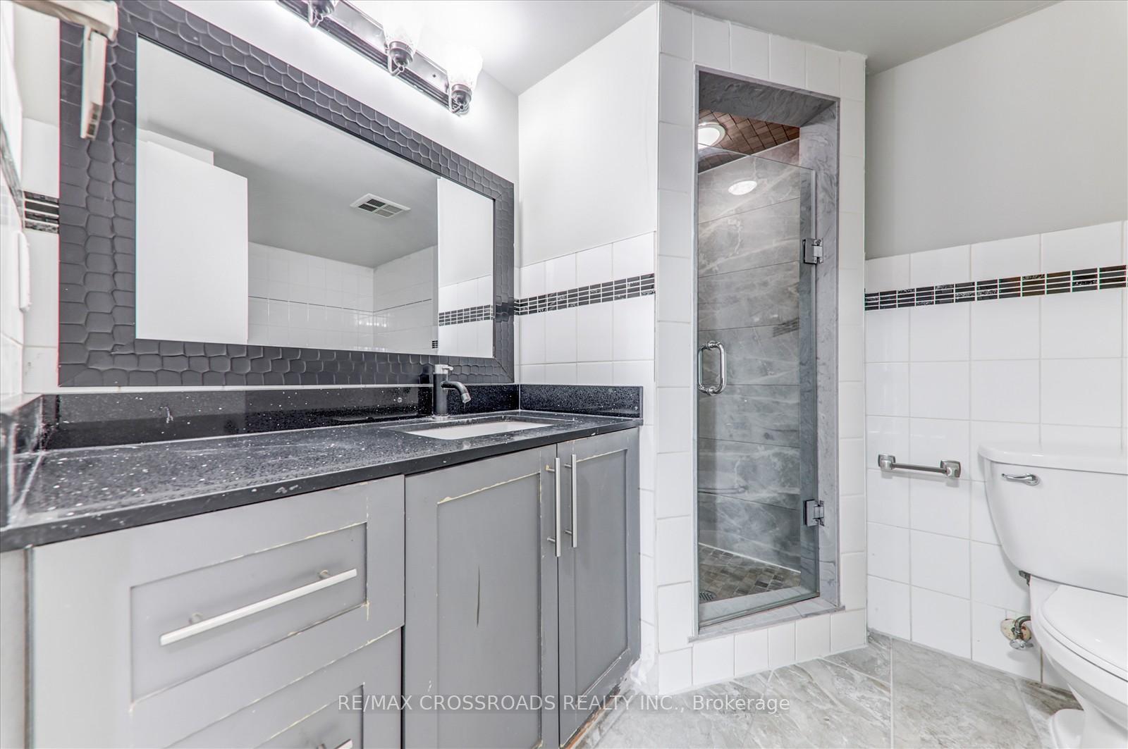 2 Bedrooms Condo at 1 Rowntree, Toronto For sale