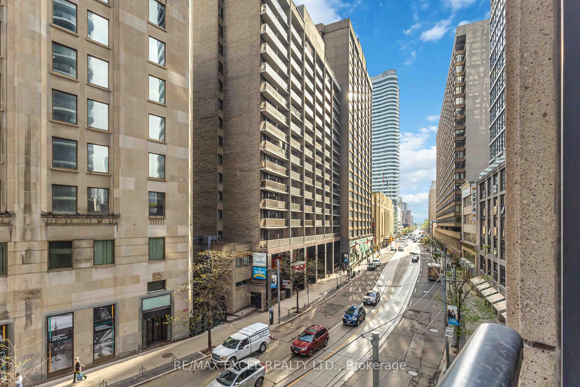 2 Bedrooms Condo at 21 Carlton, Toronto For sale