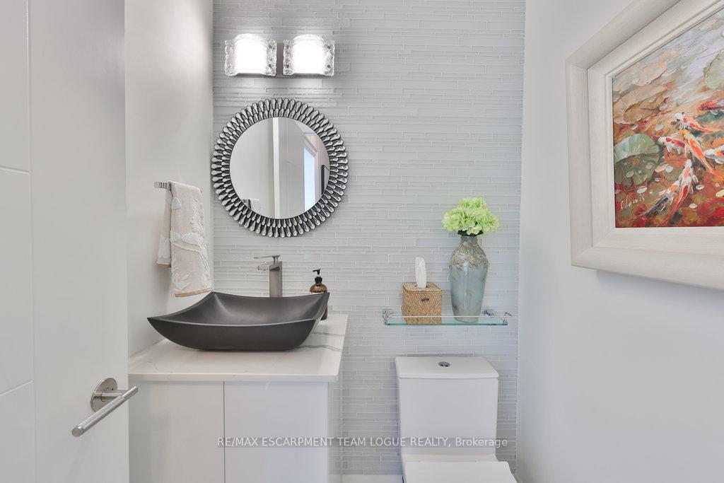 4 Bedrooms Condo at 4211 Millcroft Park, Burlington For sale