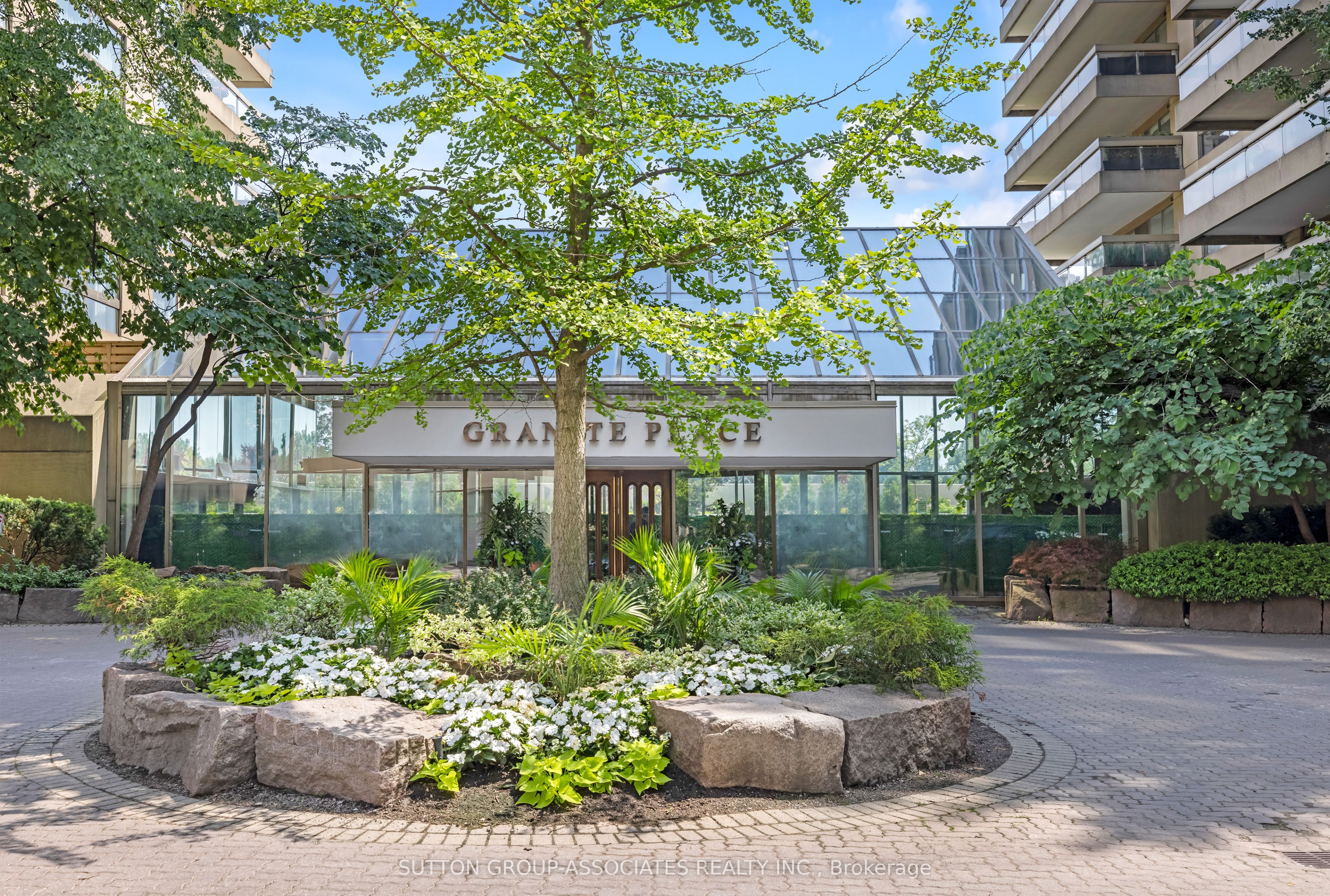 #1602 - 63 St Clair Avenue, Toronto, ON M4V 2Y9