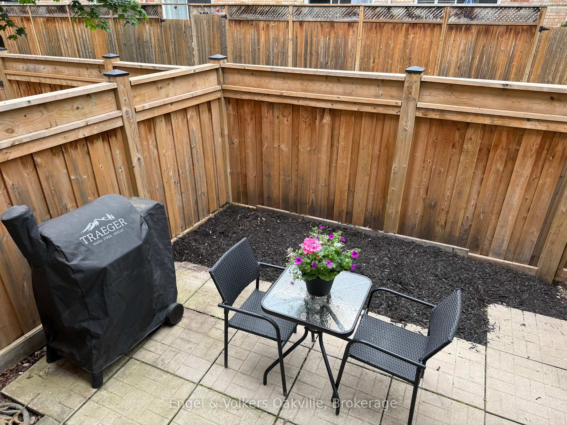 3 Bedrooms Condo at 2015 Cleaver, Burlington For sale