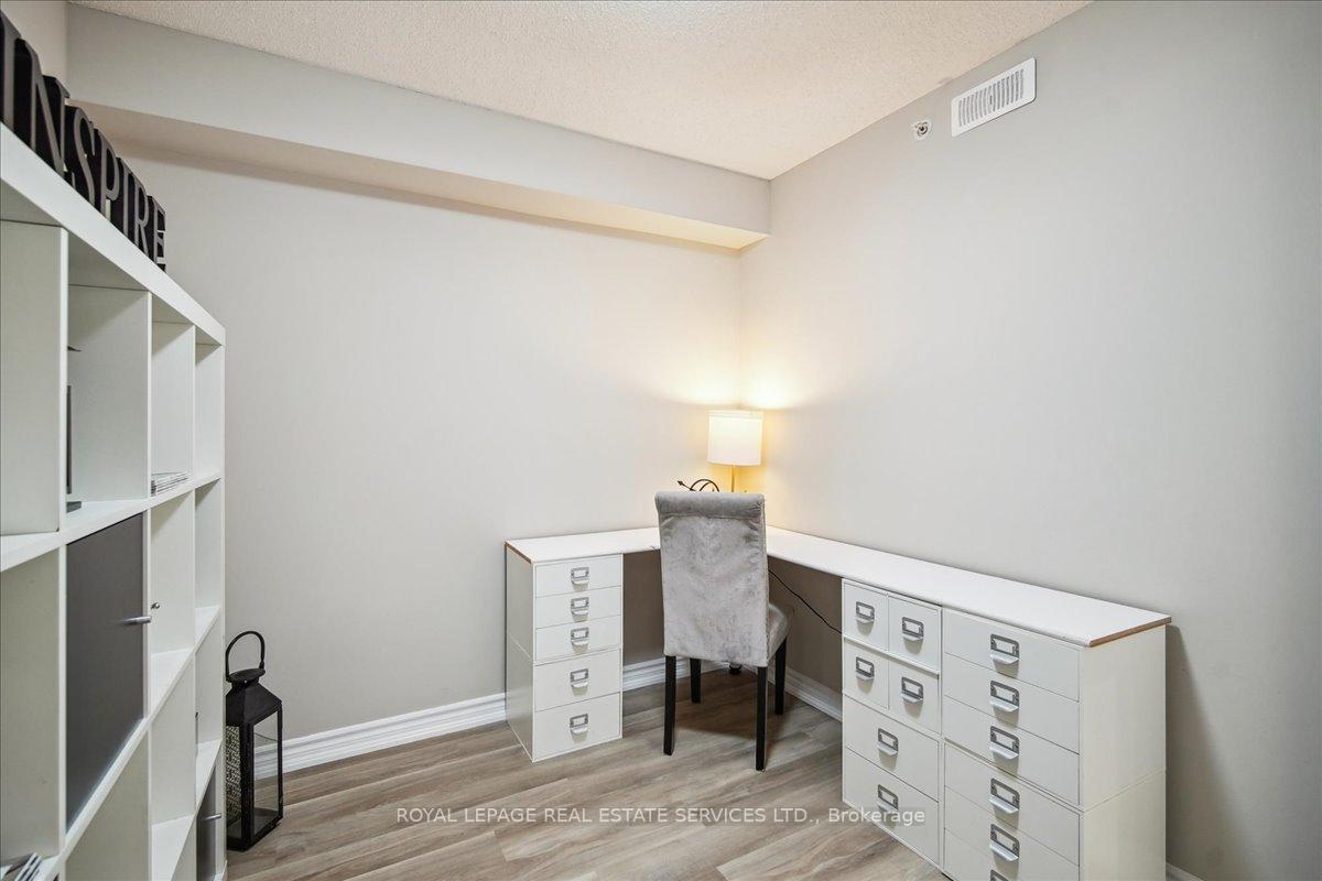 2 Bedrooms Condo at 1440 Bishops, Oakville For sale
