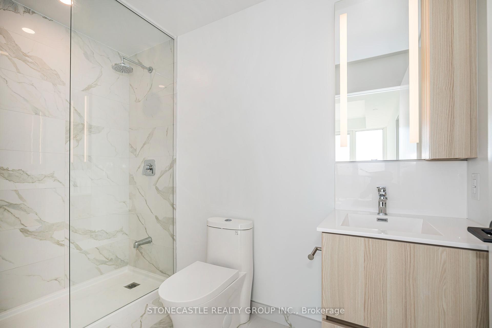3 Bedrooms Condo at 220 Missinnihe, Mississauga For sale