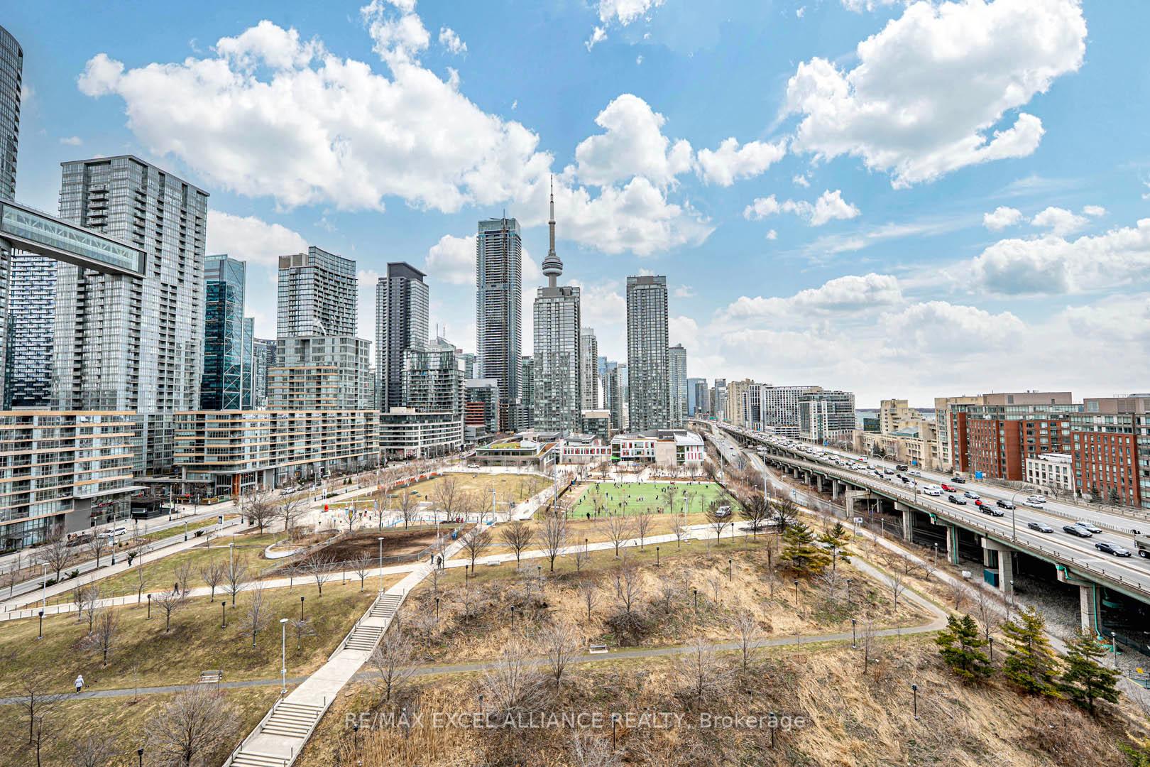 2 Bedrooms Condo at 75 Queens Wharf,  Toronto For sale