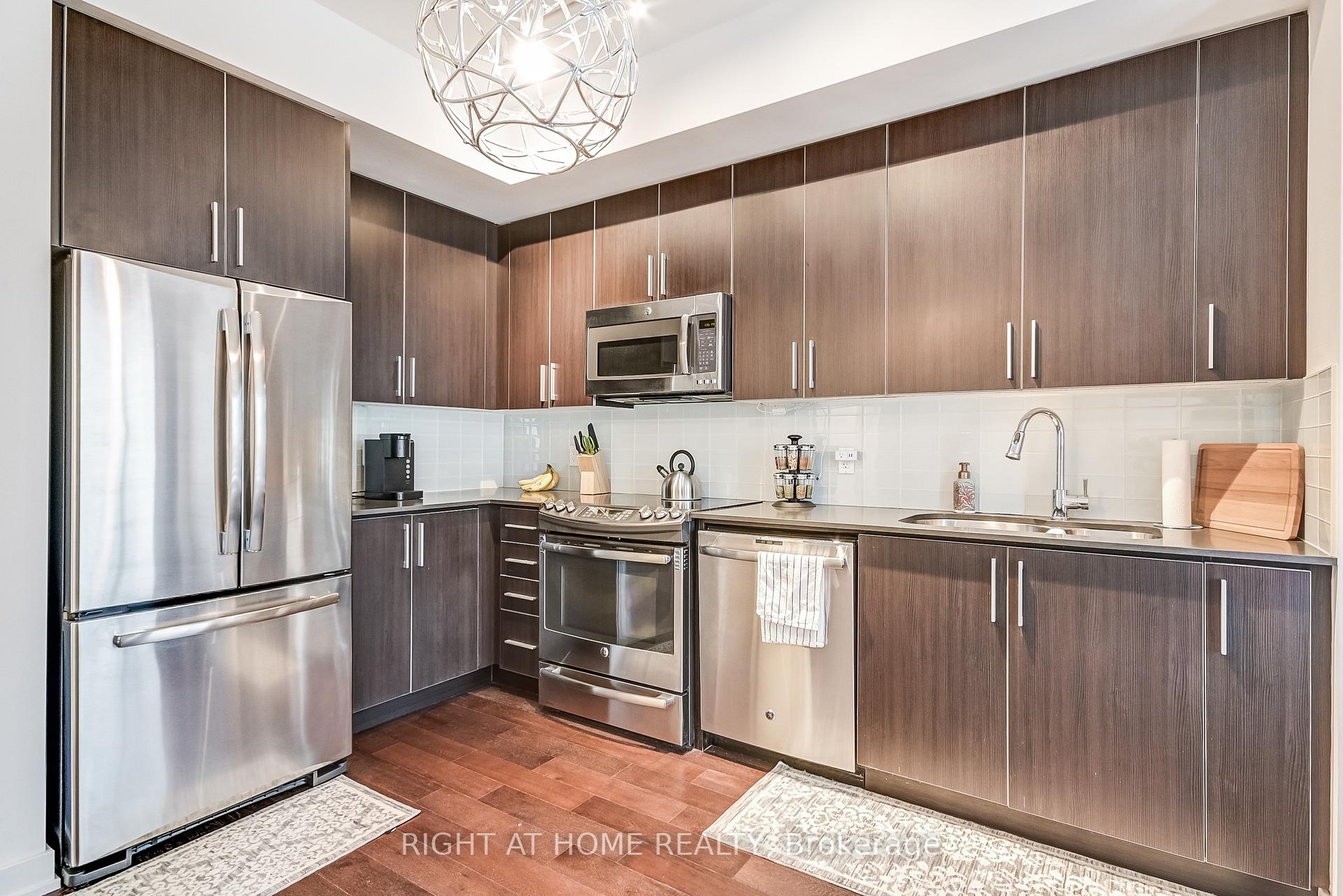 2 Bedrooms Condo at 2212 Lake Shore, Toronto For sale