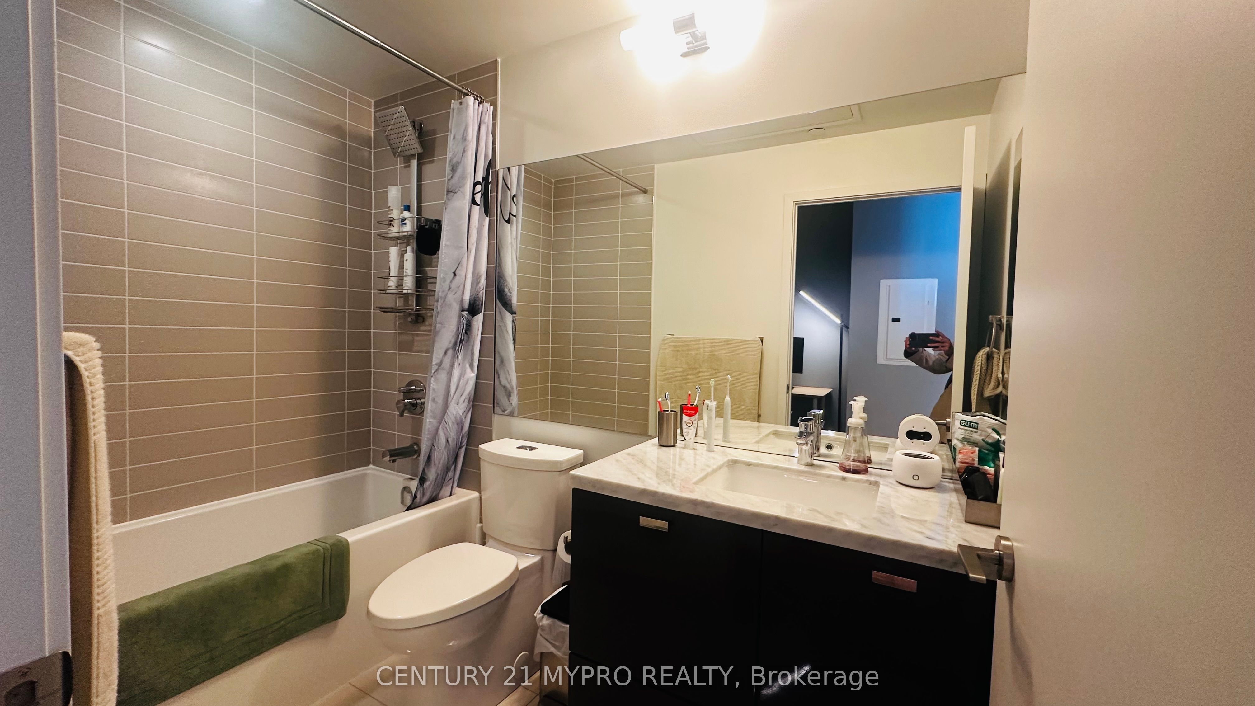 #2708 - 290 Adelaide Street, Toronto, ON M5V 0P3
