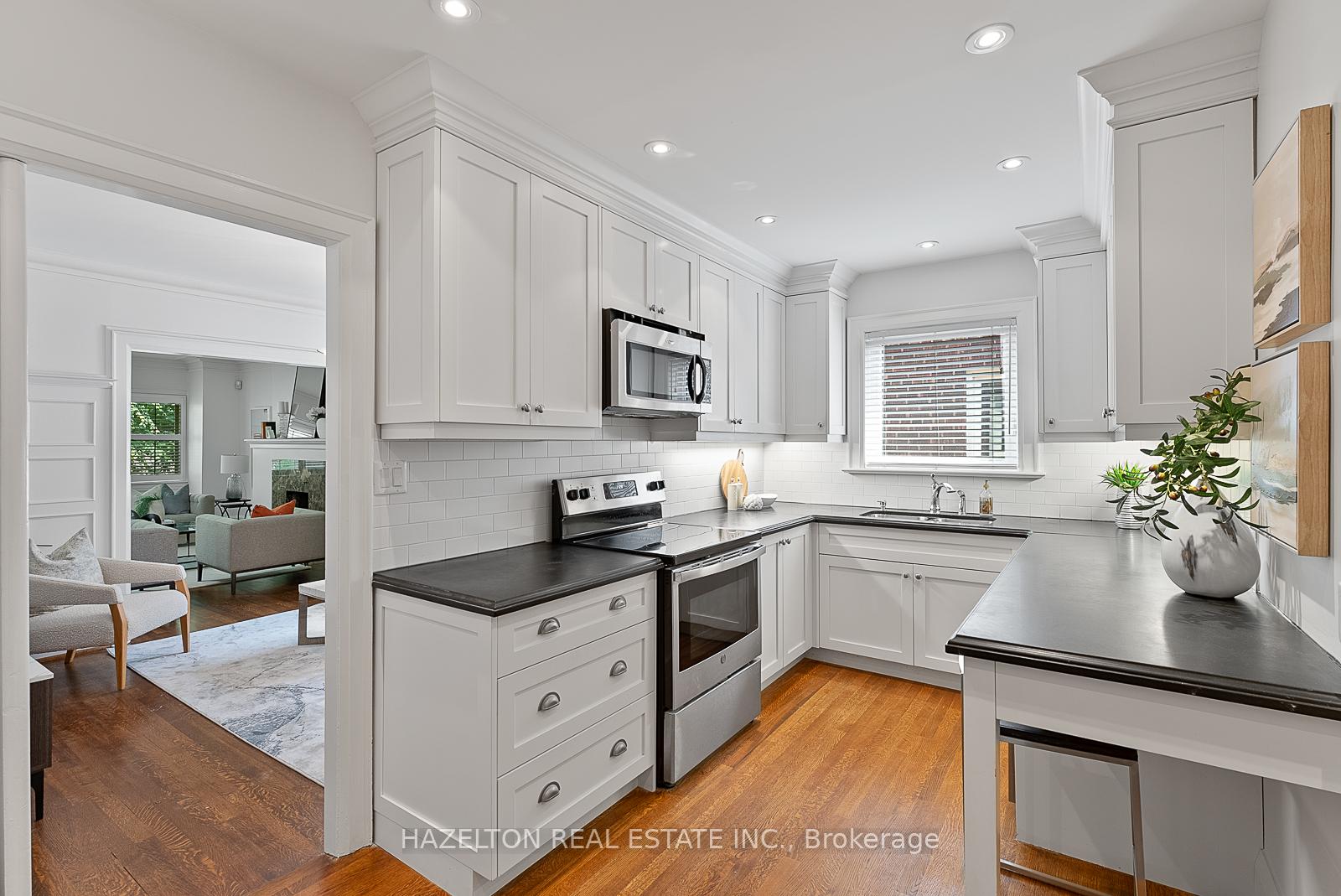 3 Bedrooms Condo at 9 Clarendon, Toronto For sale