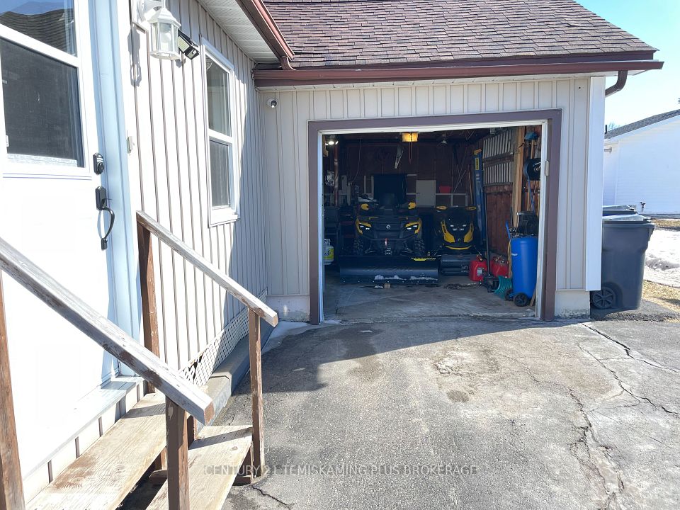 43 Tenth Street, Armstrong, ON P0J 1E0