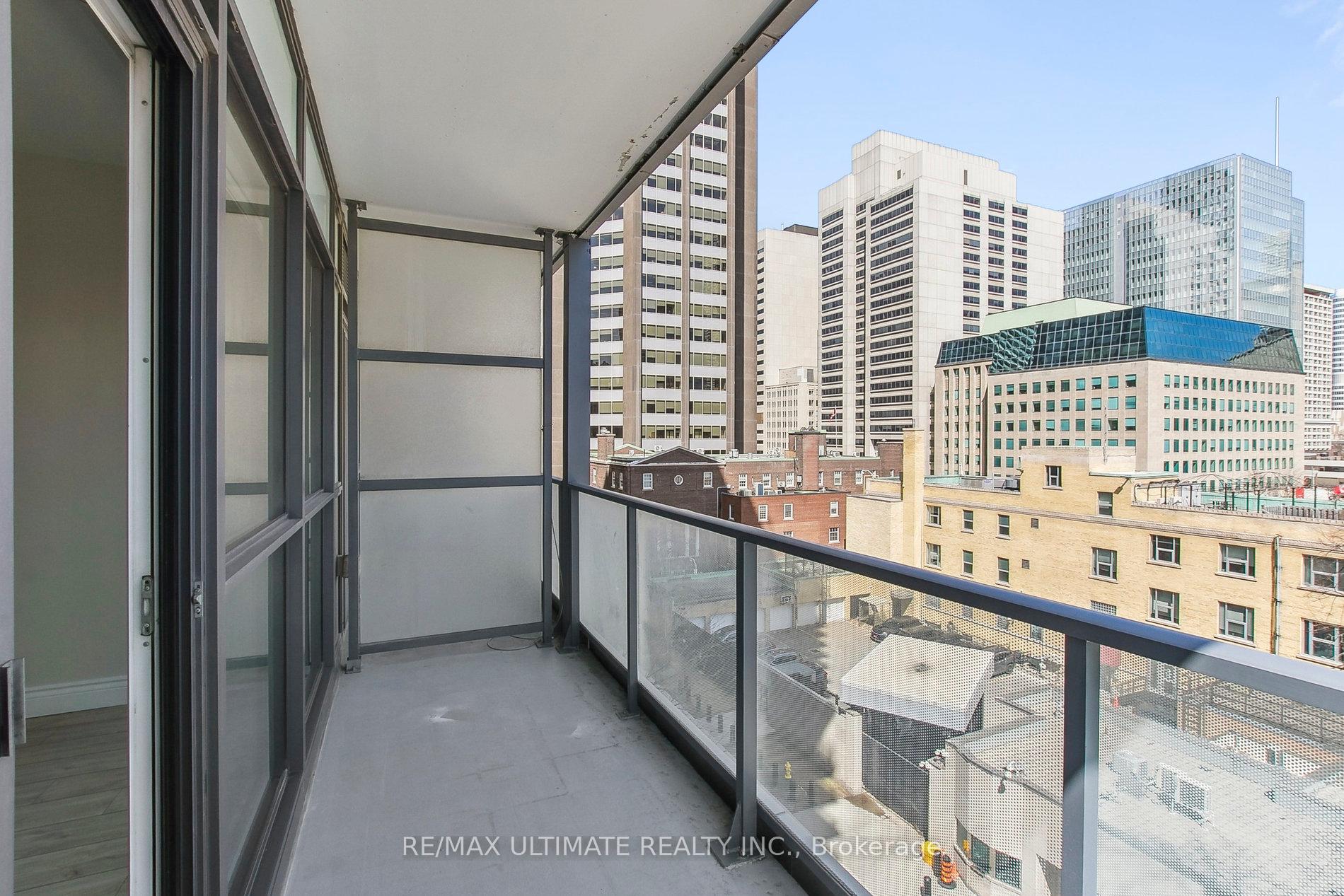 2 Bedrooms Condo at 210 Simcoe, Toronto For sale