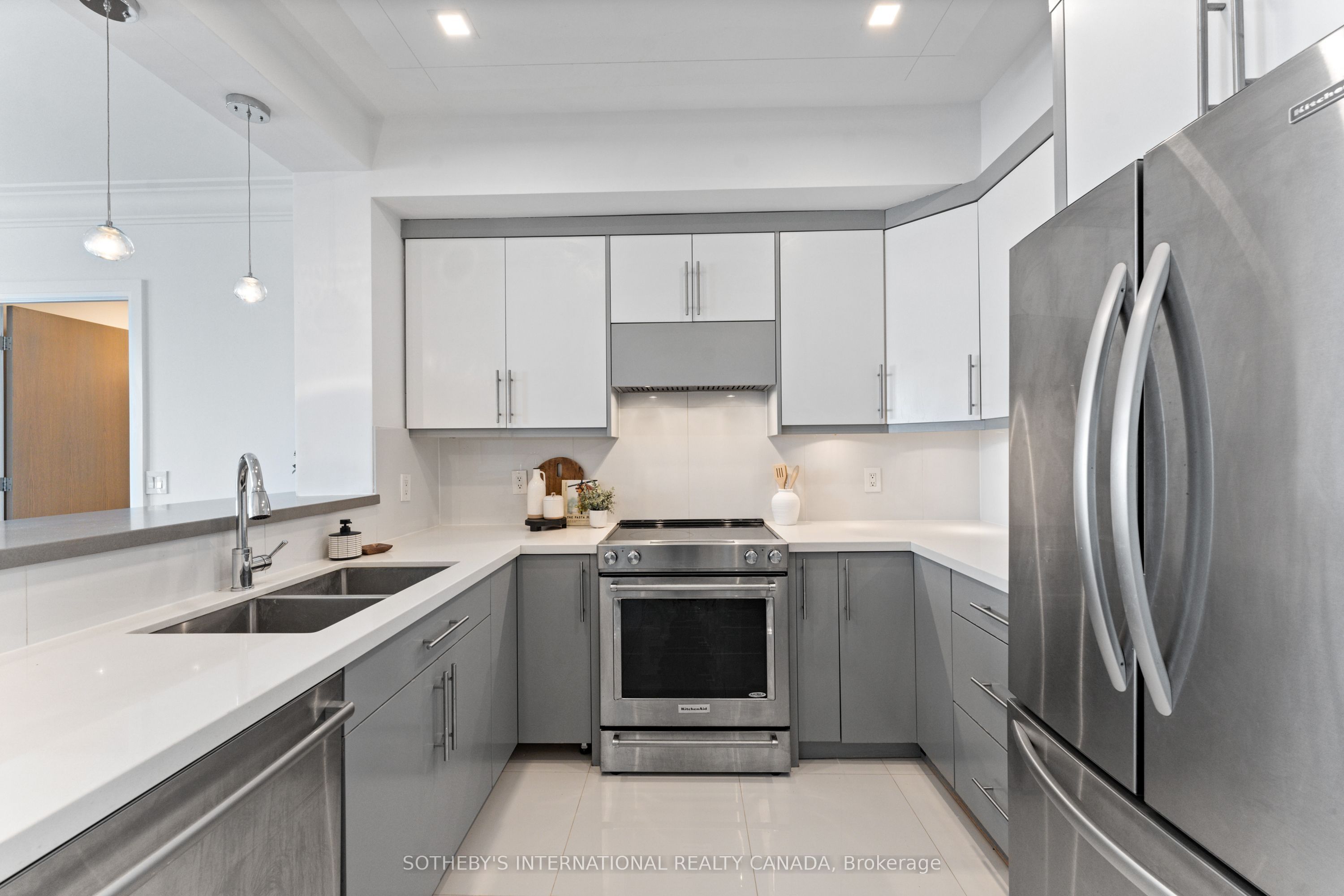 438 Richmond Street W, #1406