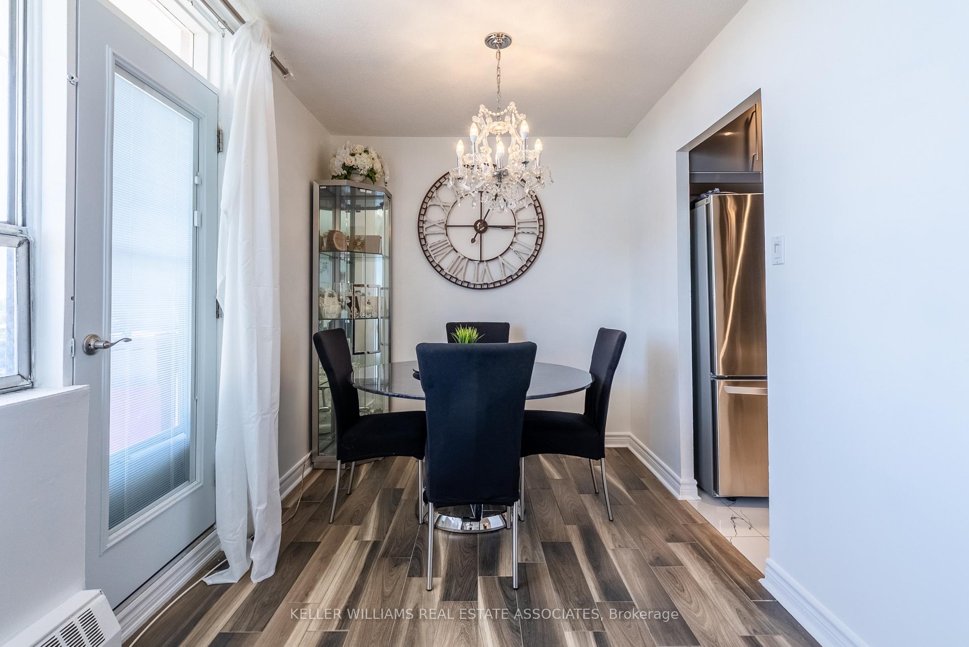 2 Bedrooms Condo at 3145 Queen Frederica, Mississauga For sale