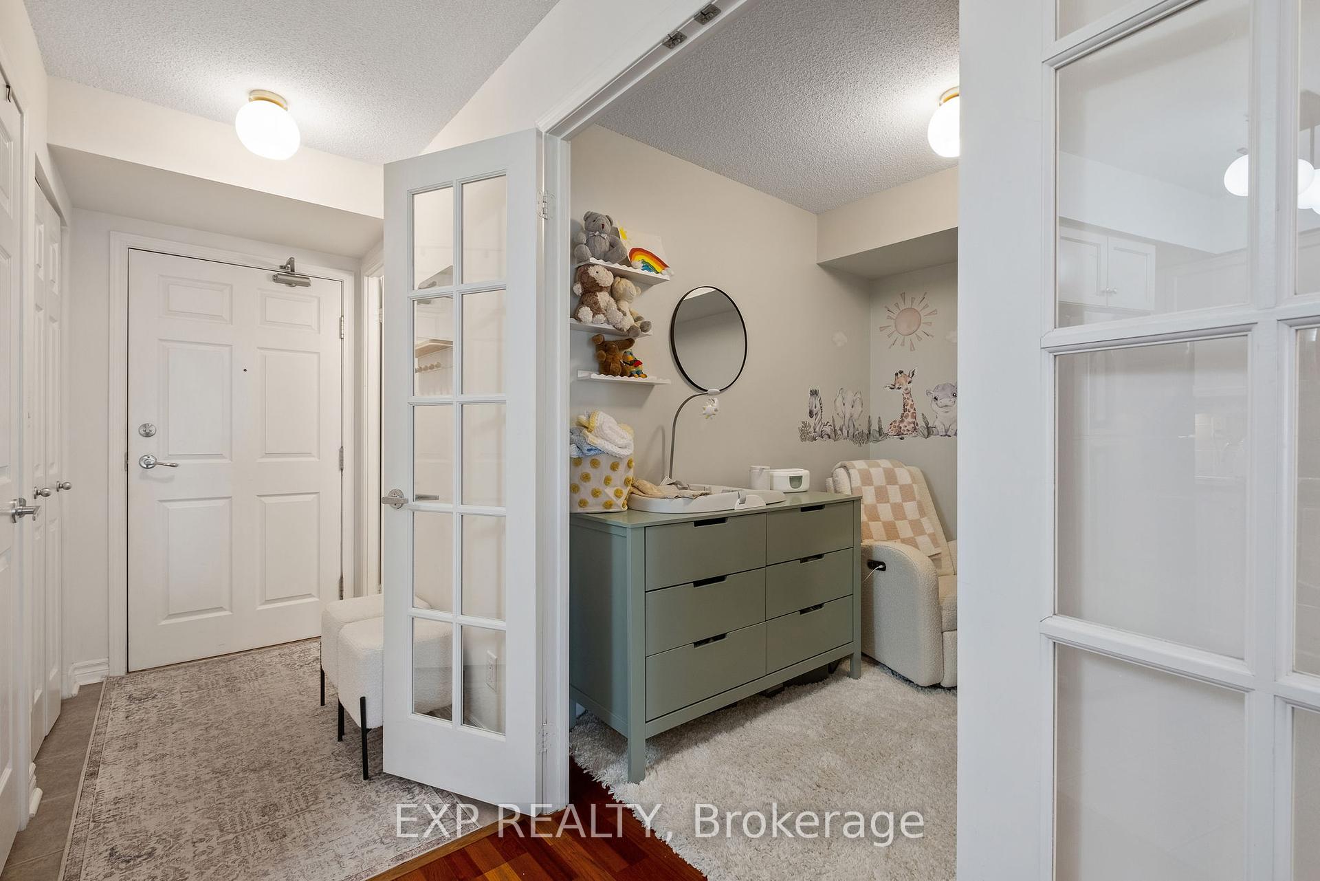2 Bedrooms Condo at 19 Barberry, Toronto For sale