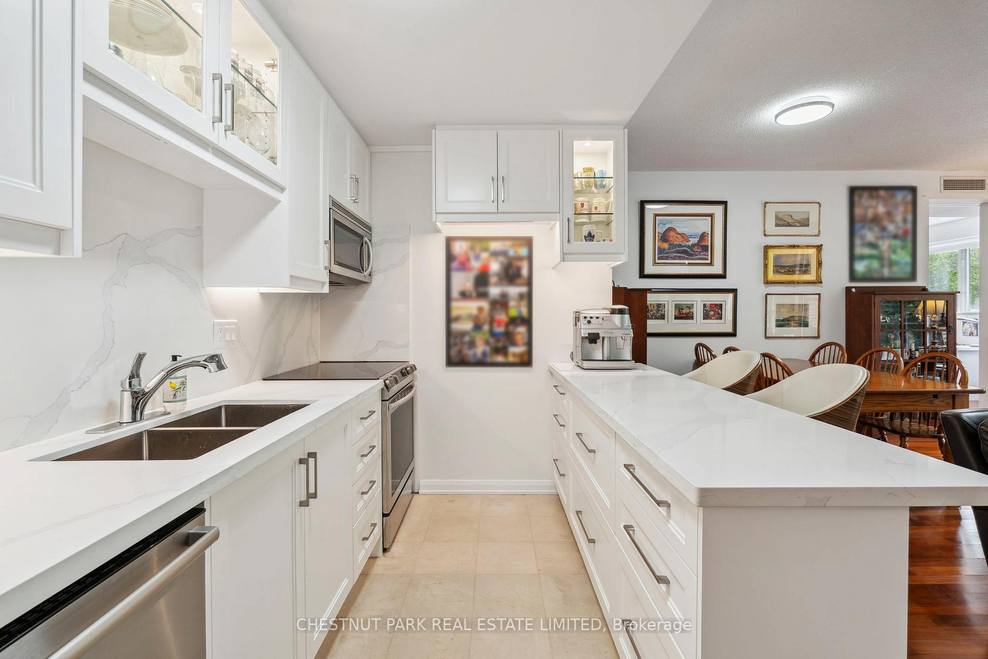3 Bedrooms Condo at 11 Soho, Toronto For sale