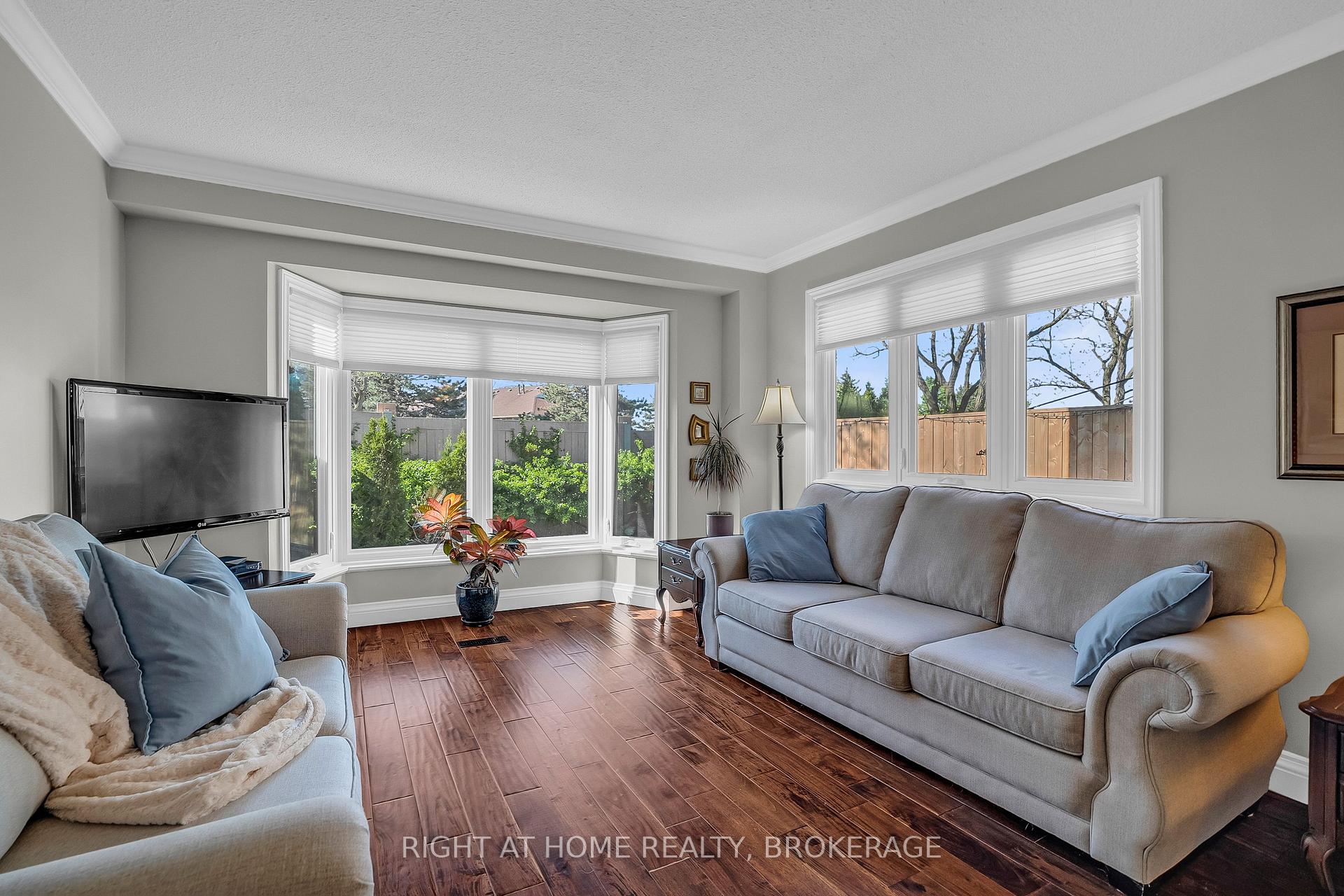 3 Bedrooms Condo at 3420 South Millway, Mississauga For sale