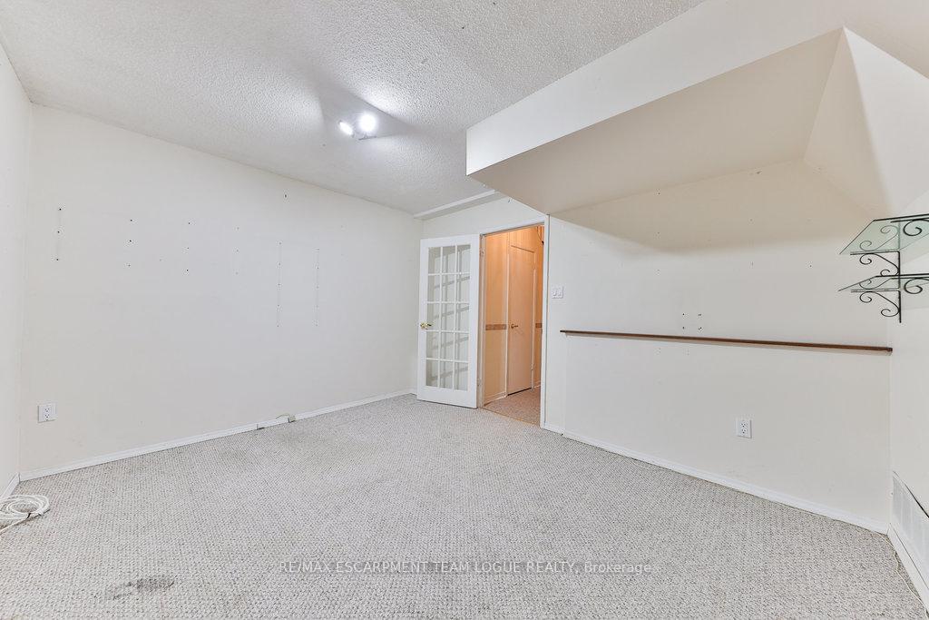 3 Bedrooms Condo at 2278 Marine,  Oakville For sale