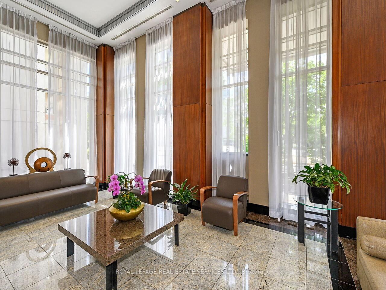 2 Bedrooms Condo at 628 Fleet, Toronto For sale
