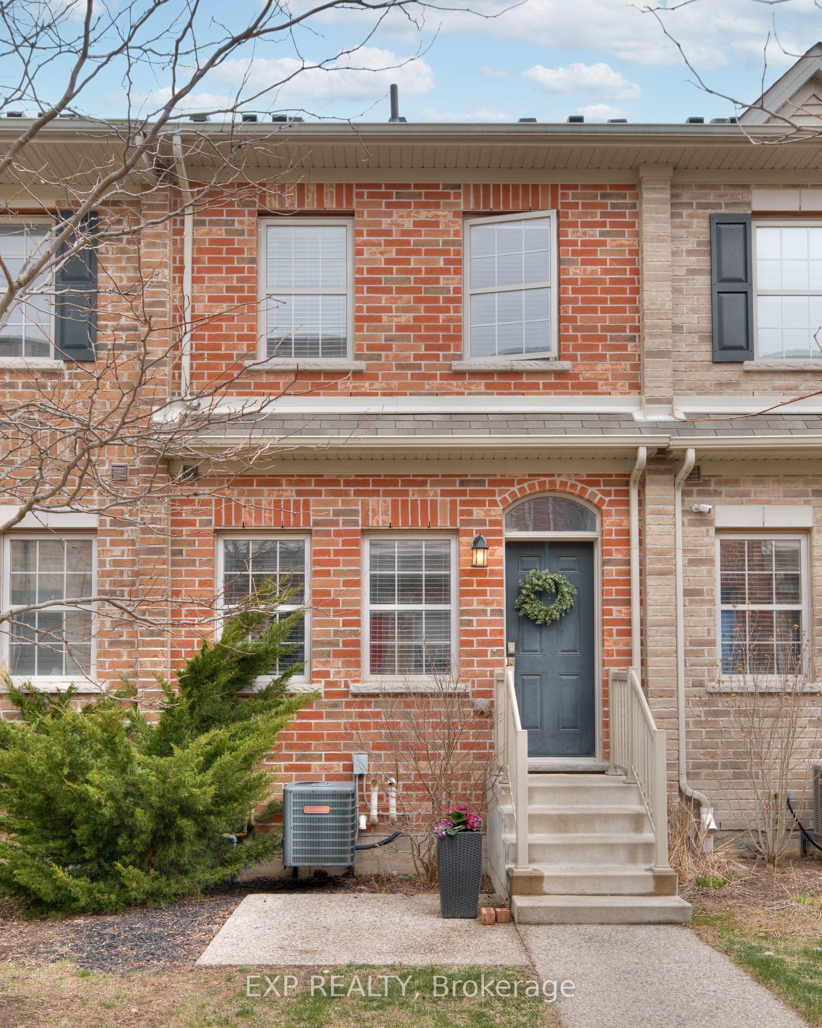 6 Hyde Park Mews, Kitchener, ON N2H 0B2